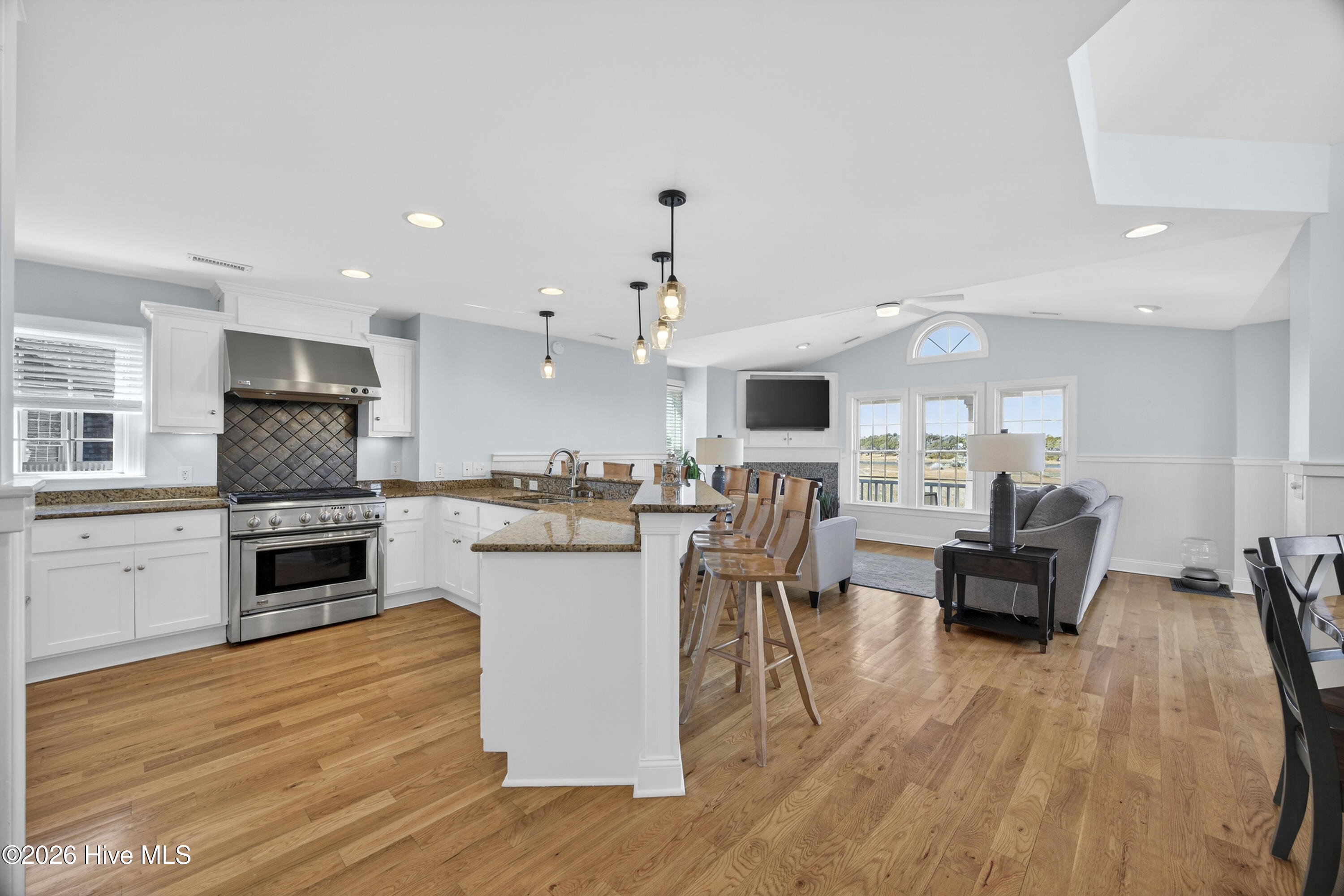 100554981 | Photo 77