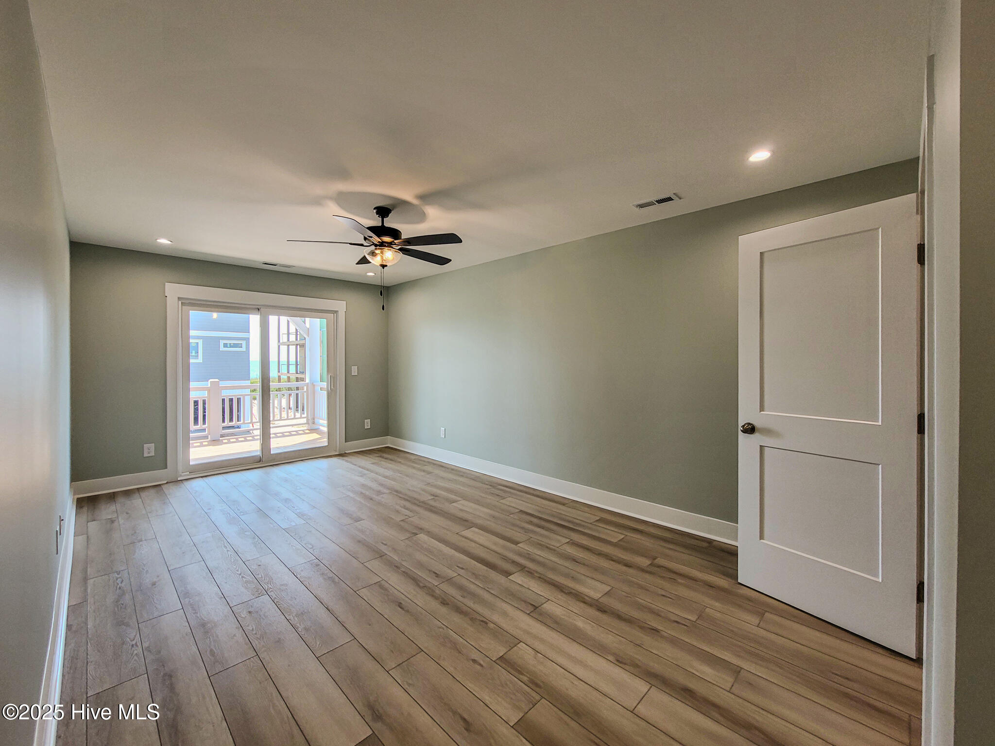 100517147 | Photo 24