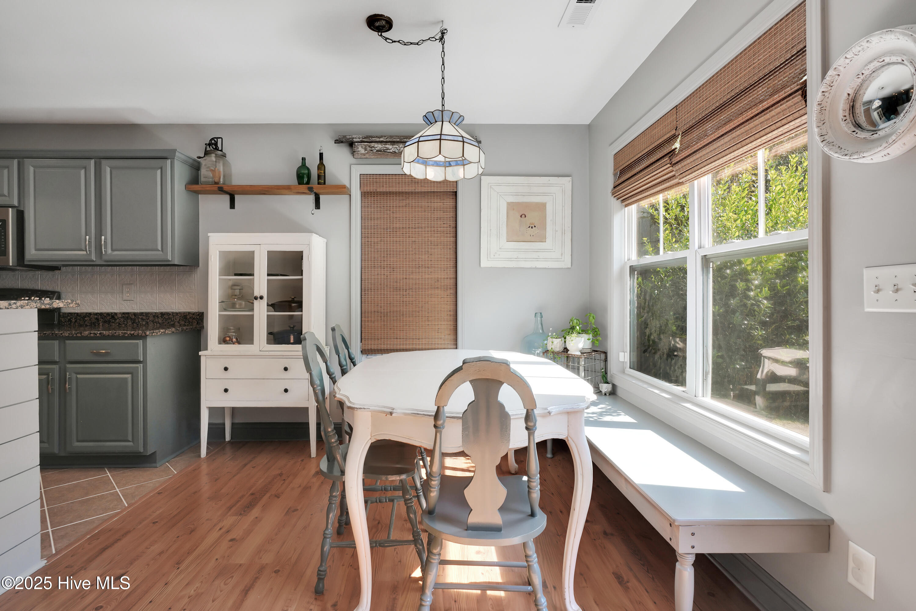 100525985 | Photo 12