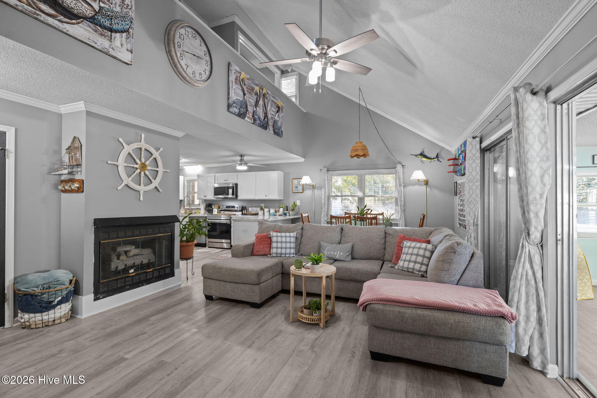 100553016 | Photo 16