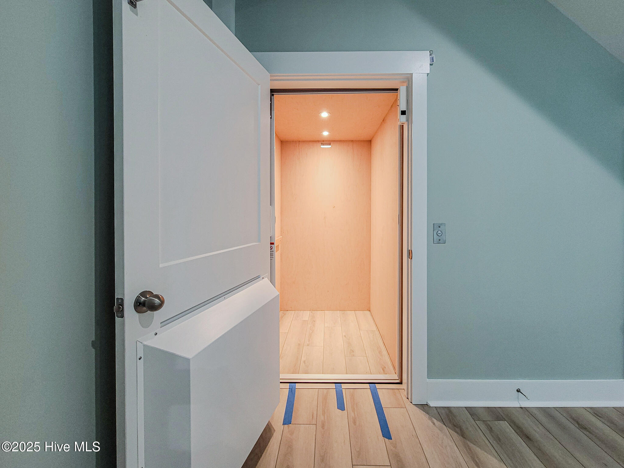 100517147 | Photo 43