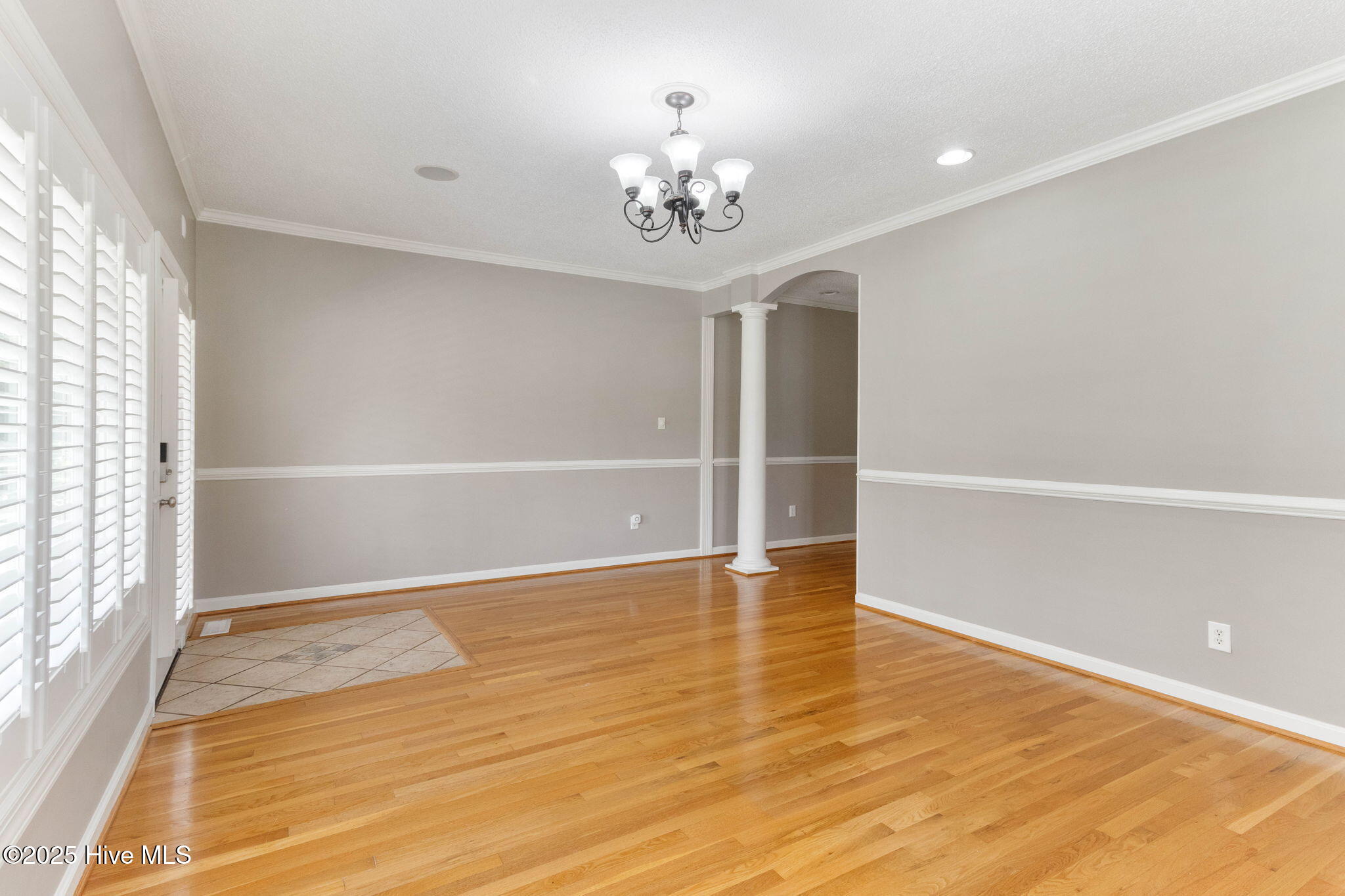 100533905 | Photo 23