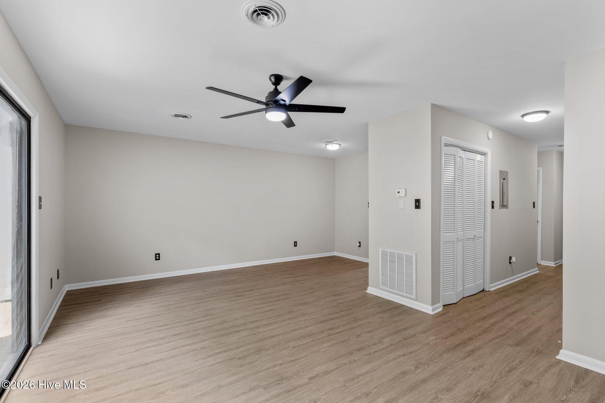 100565662 | Photo 16