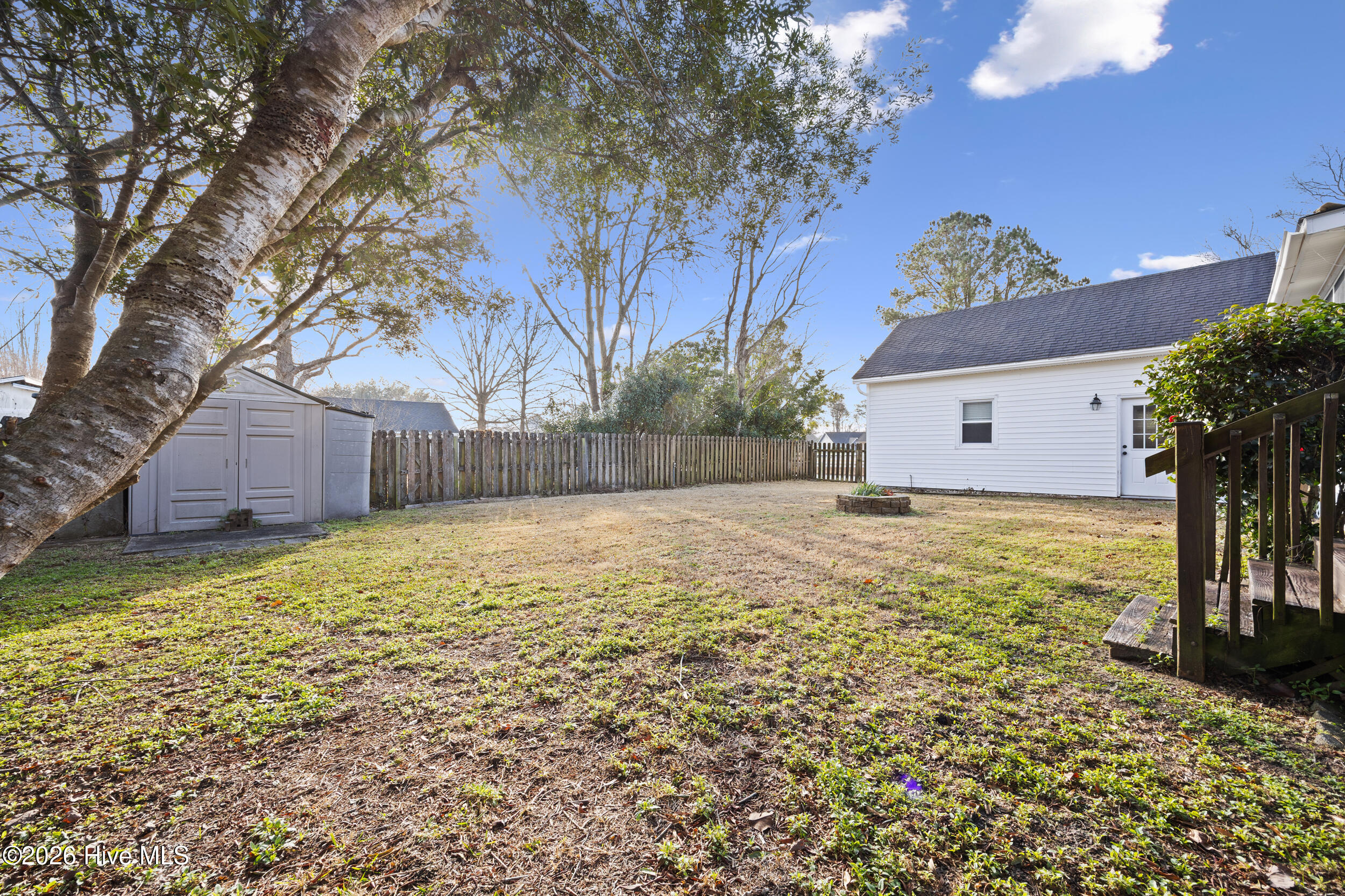 100547989 | Photo 37