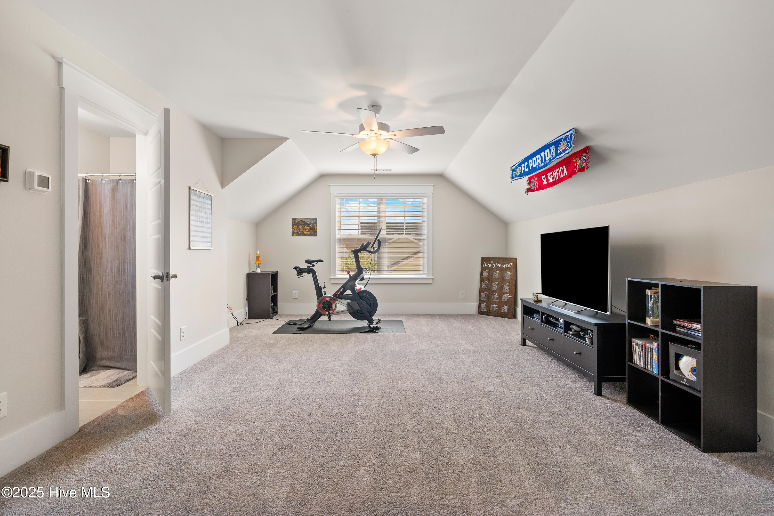 100526645 | Photo 28