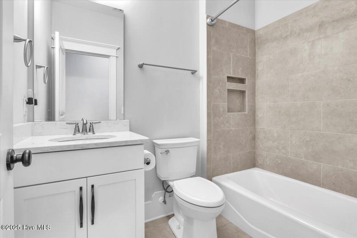 100523445 | Photo 26