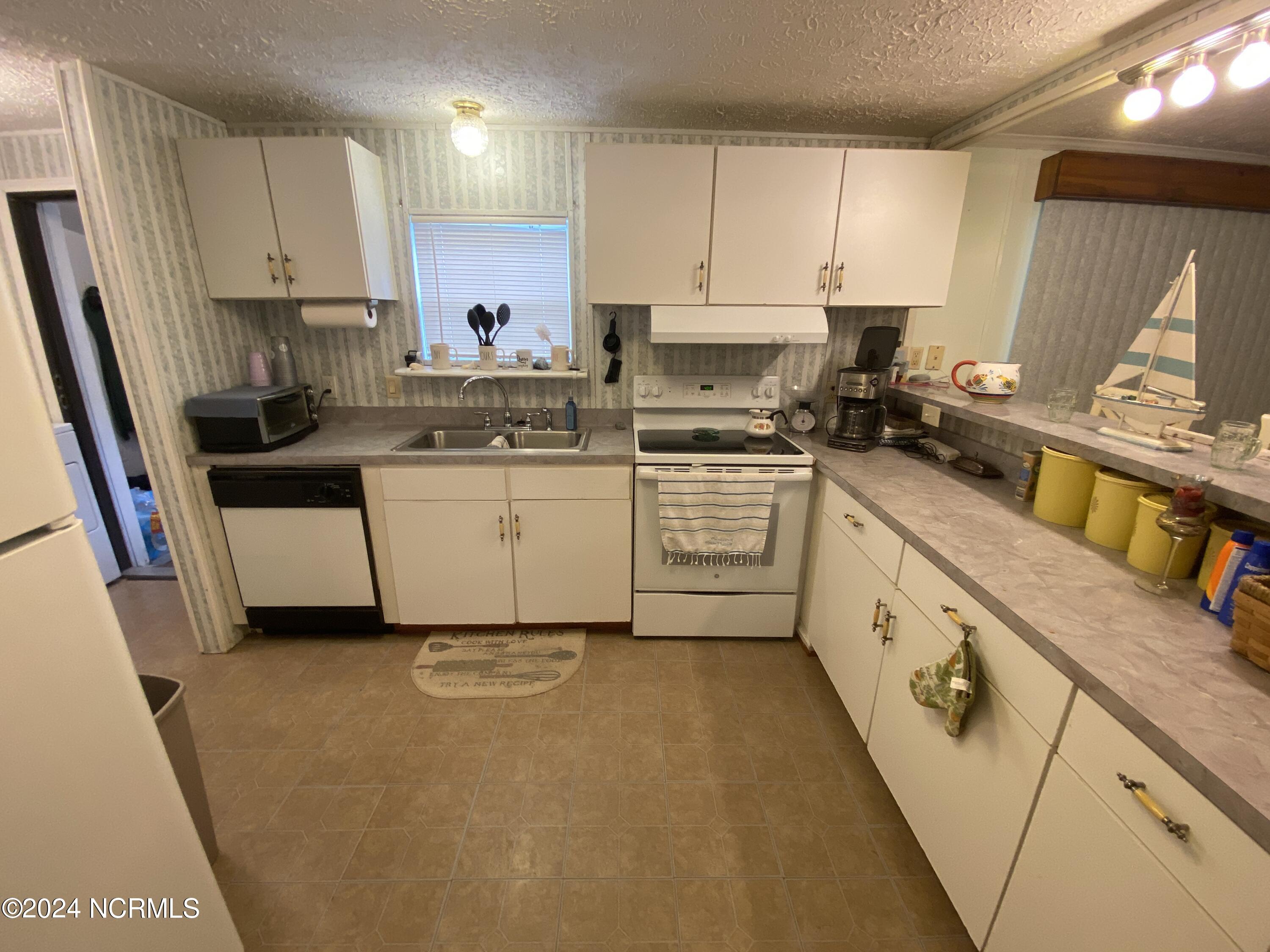 100460932 | Photo 10