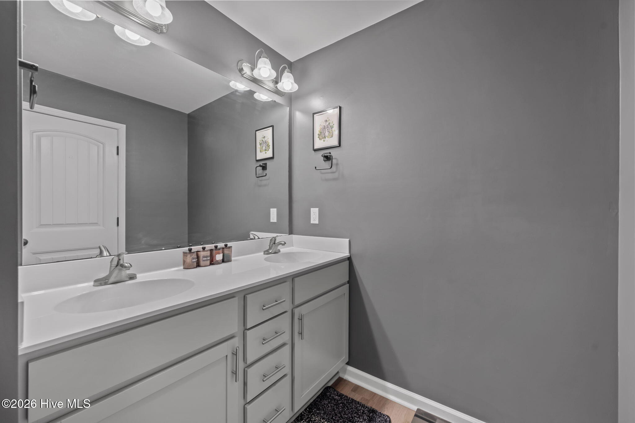 100567197 | Photo 27