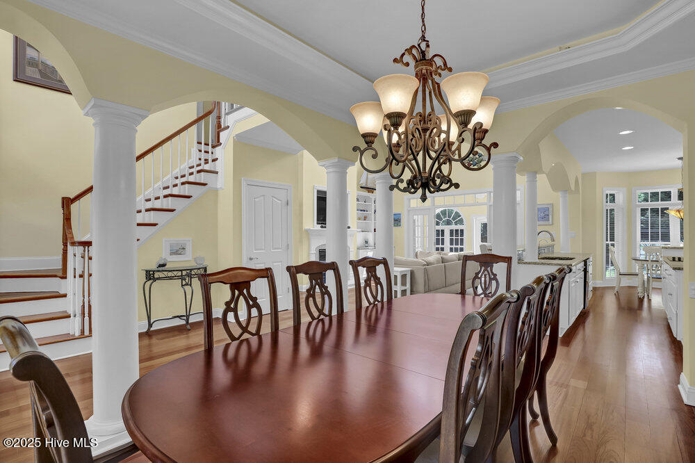 100513085 | Photo 18