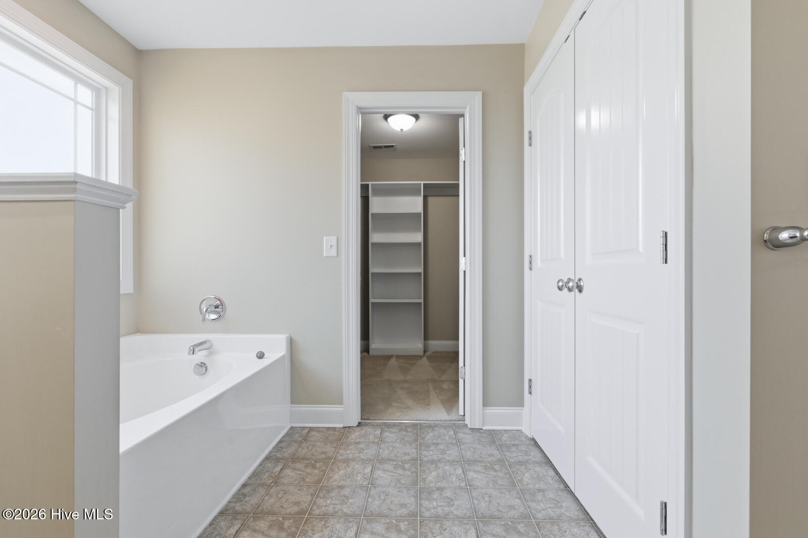 100563645 | Photo 24