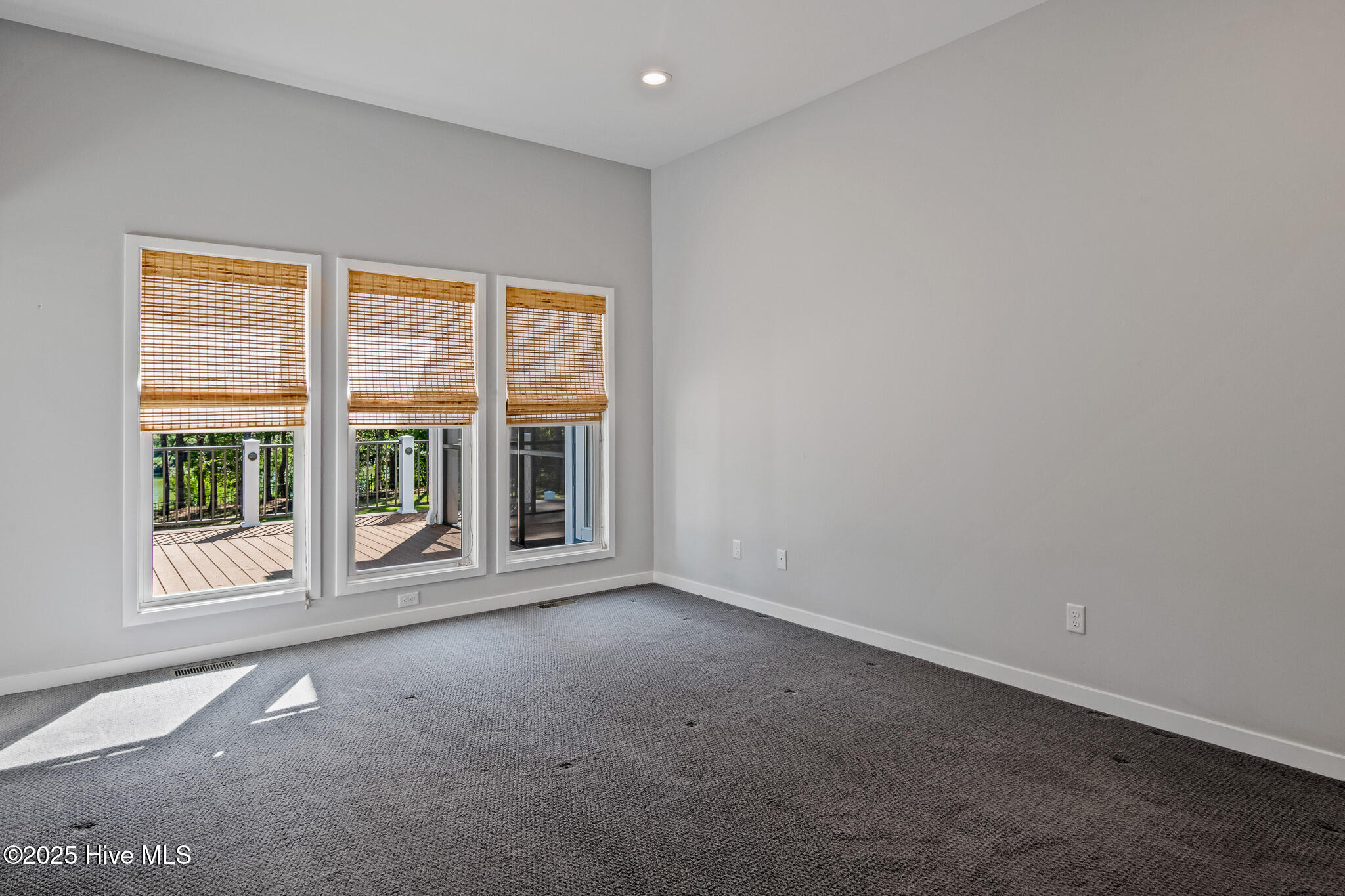 100540412 | Photo 15