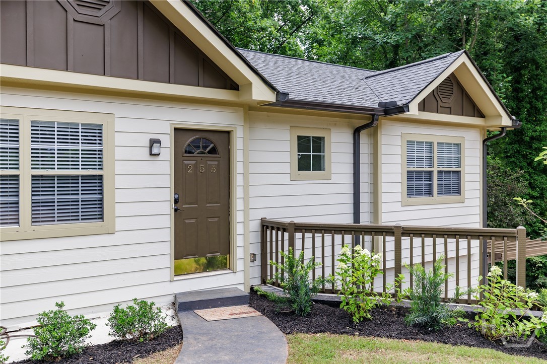 FEATURED LISTINGS