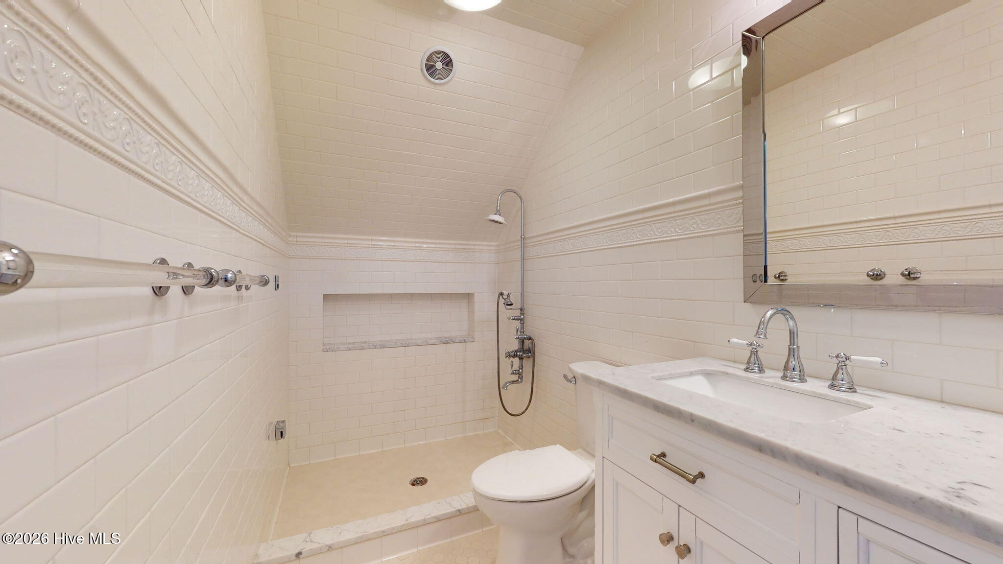 100554619 | Photo 46