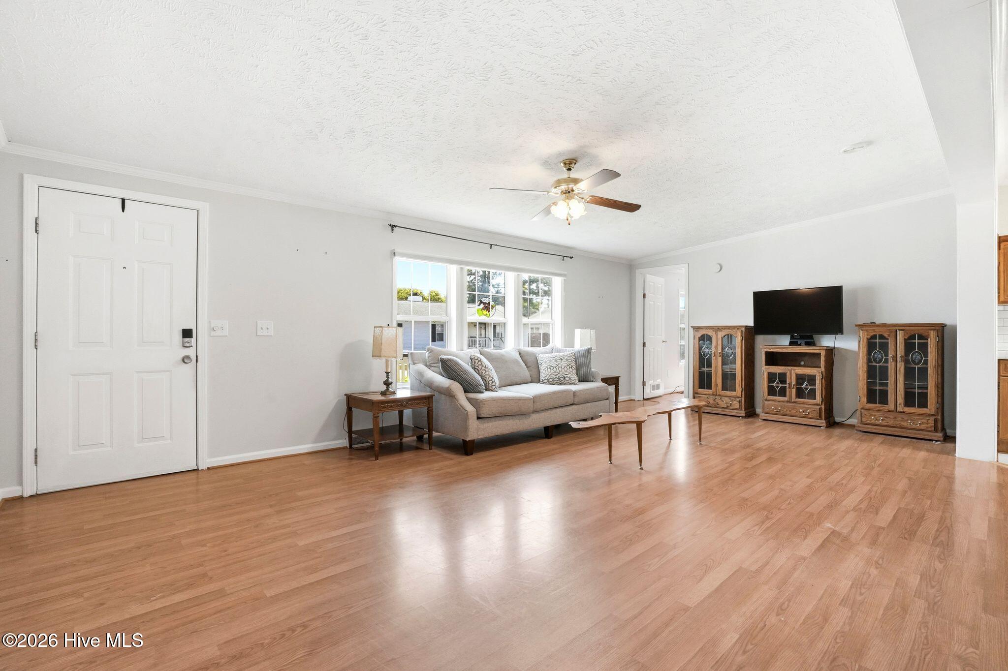 100567371 | Photo 12