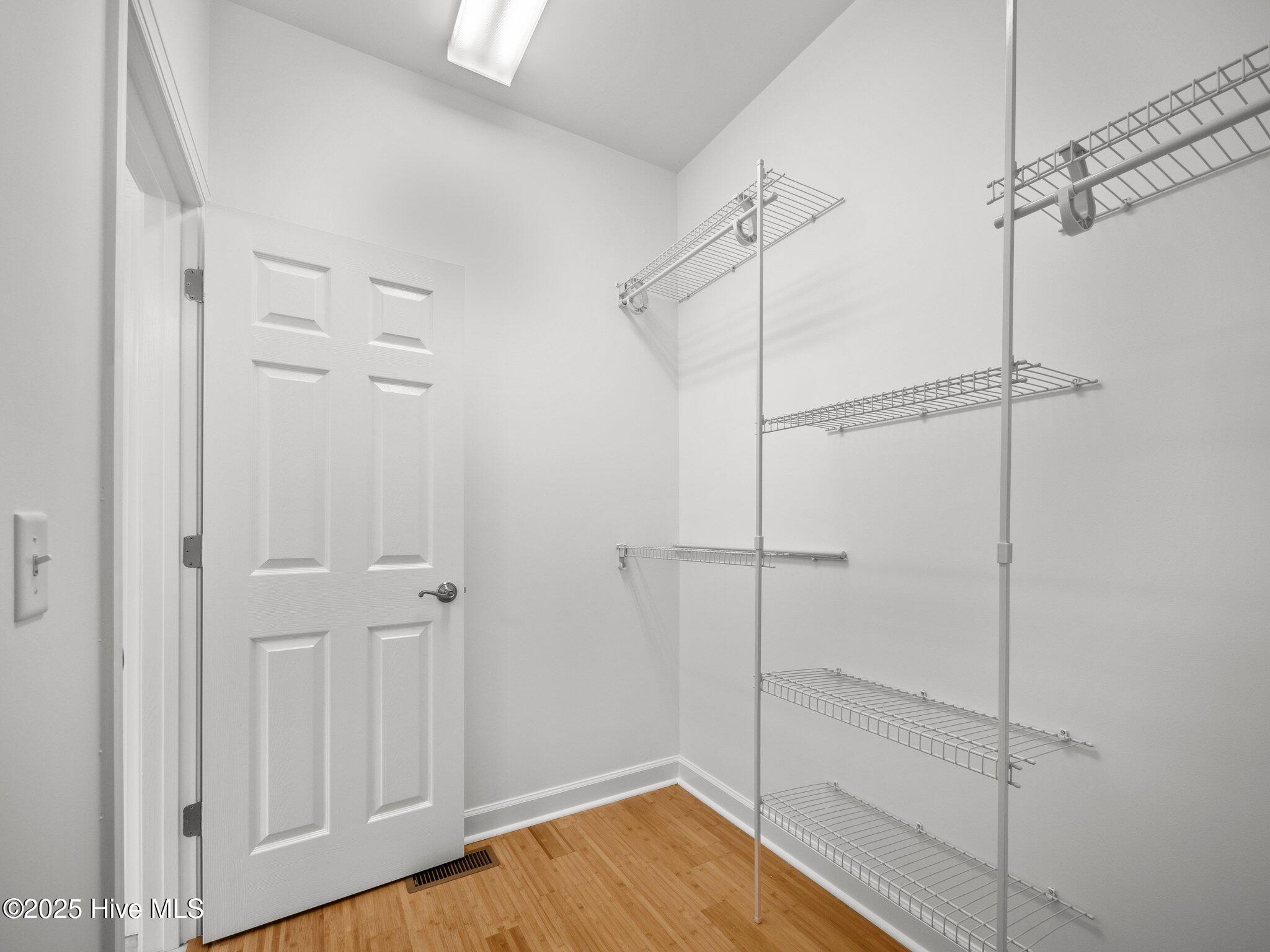 100559158 | Photo 30