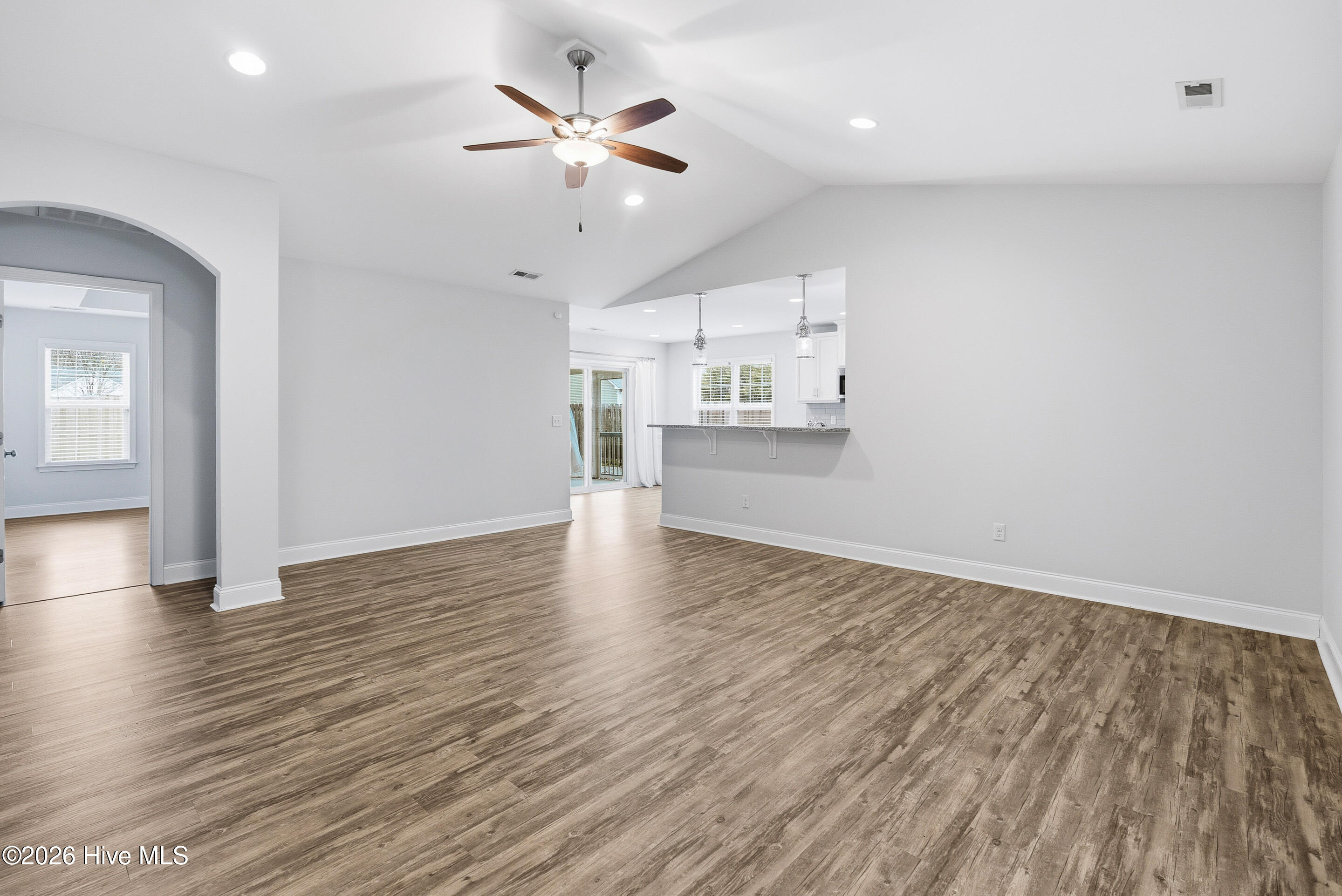 100557566 | Photo 10