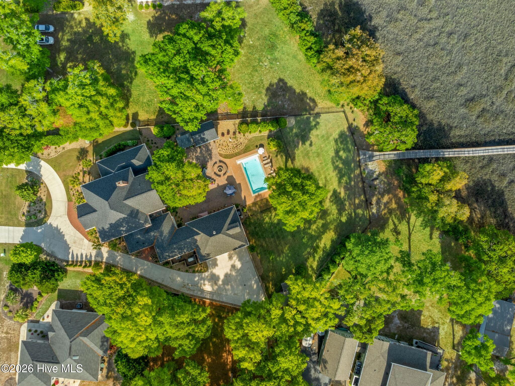 100568629 | Photo 69