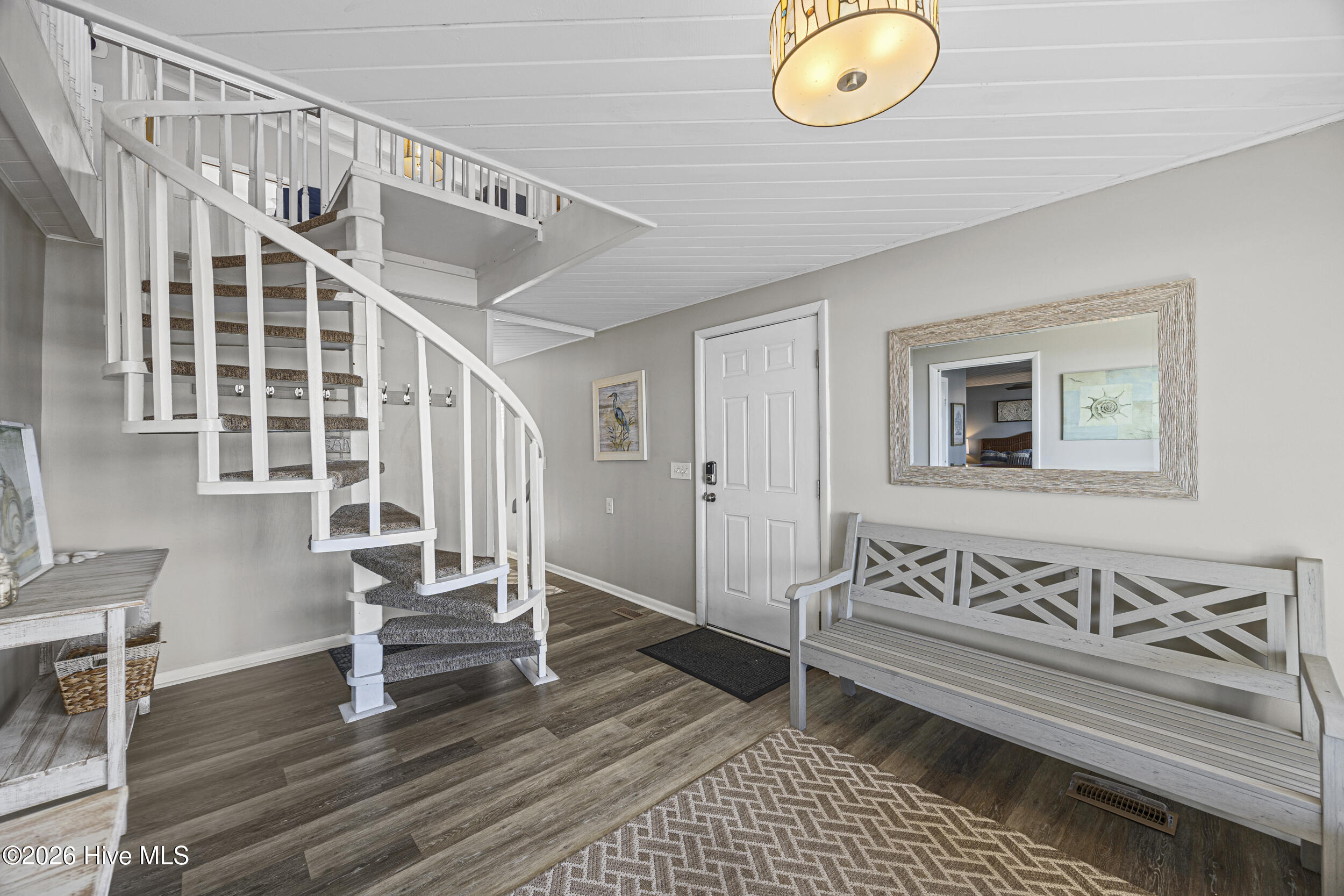 100568545 | Photo 33