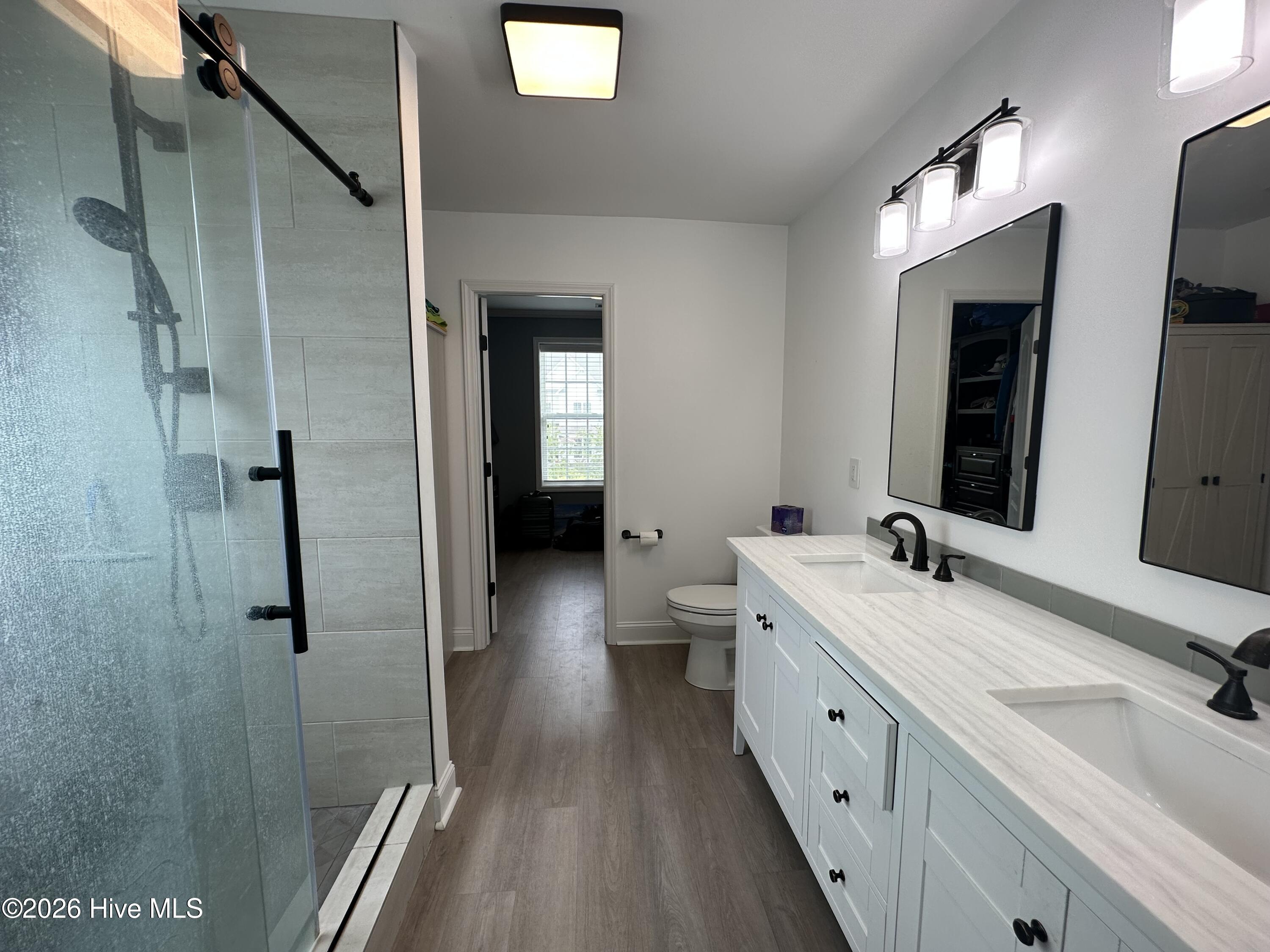 100563138 | Photo 75