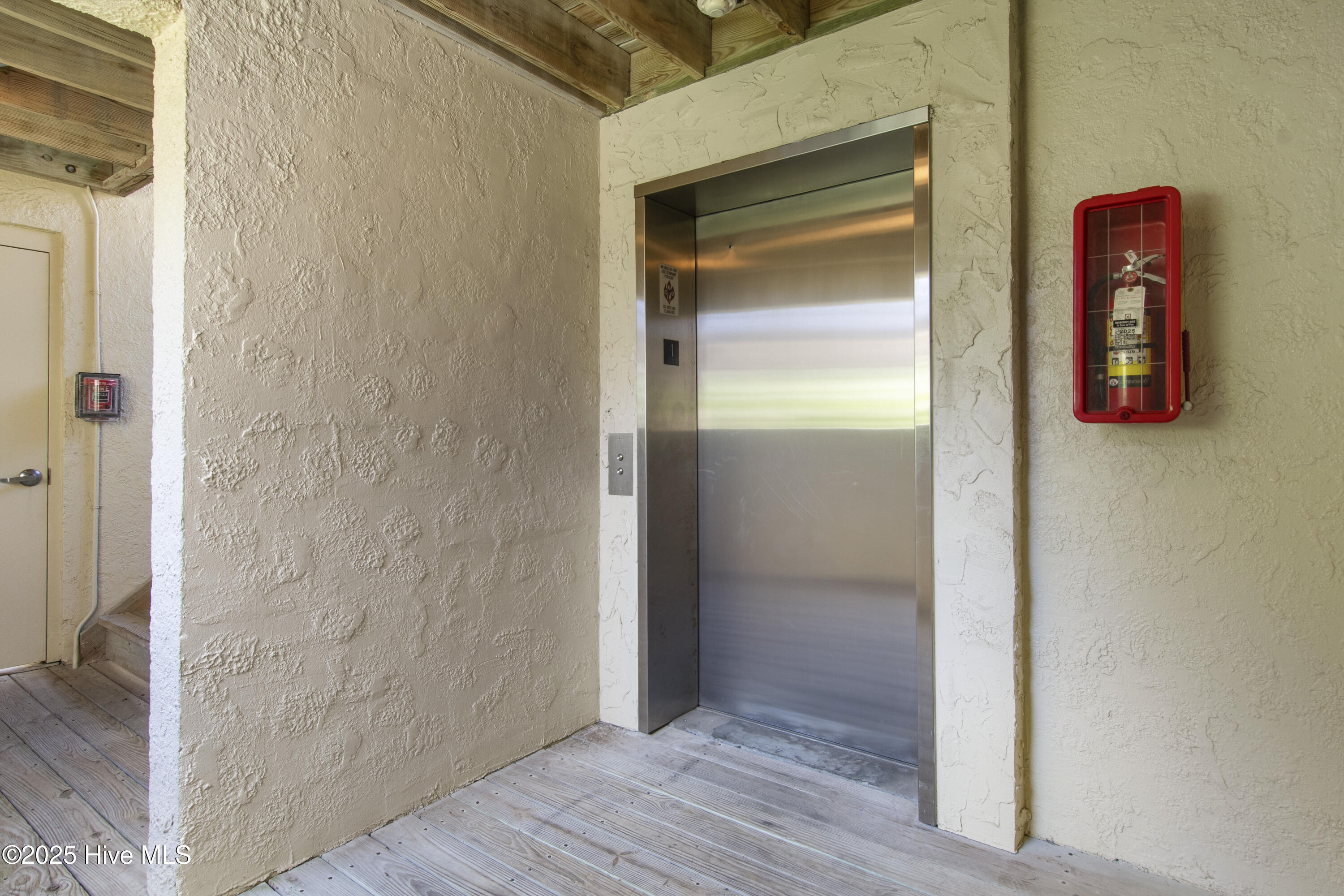 100519388 | Photo 34