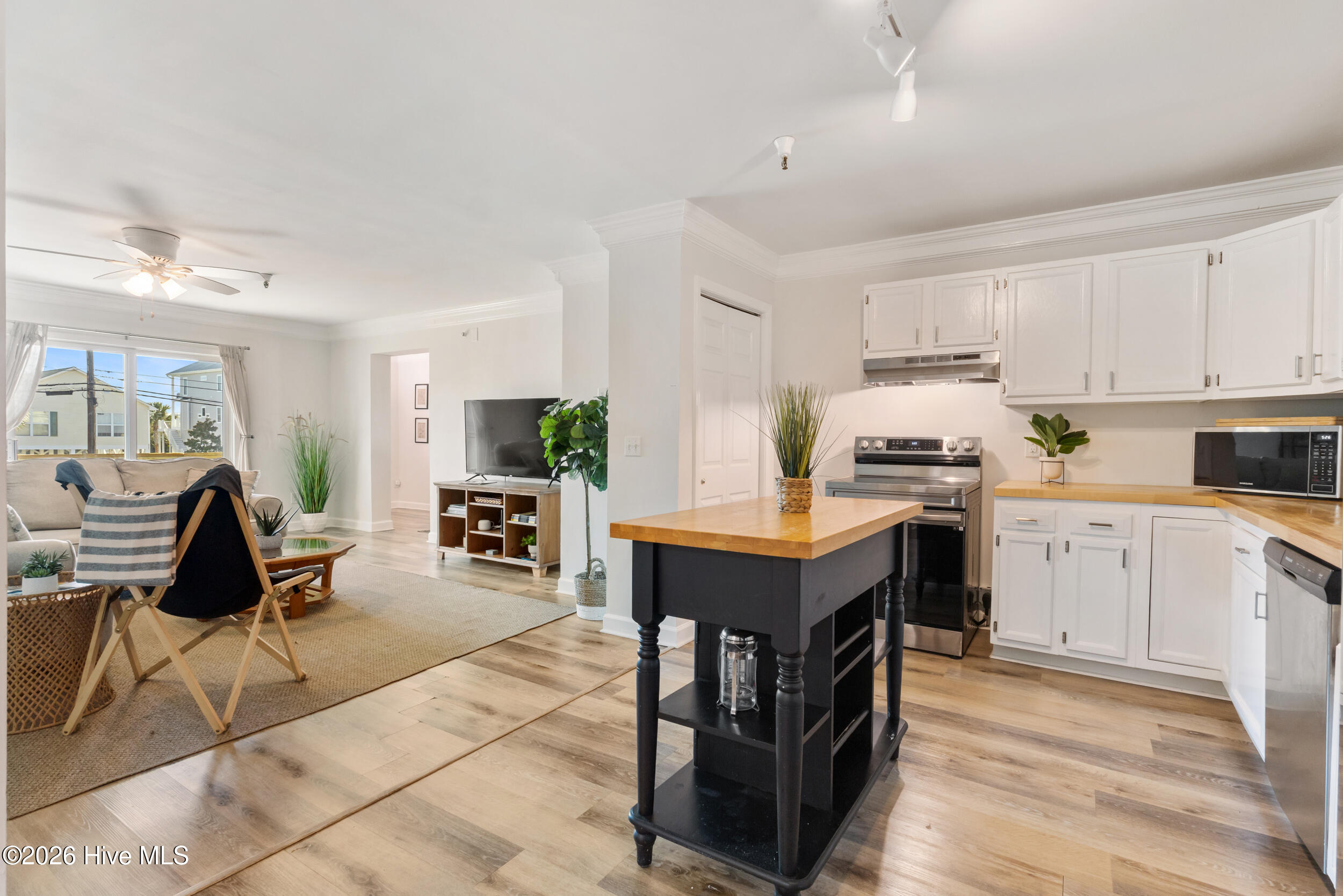 100565367 | Photo 13