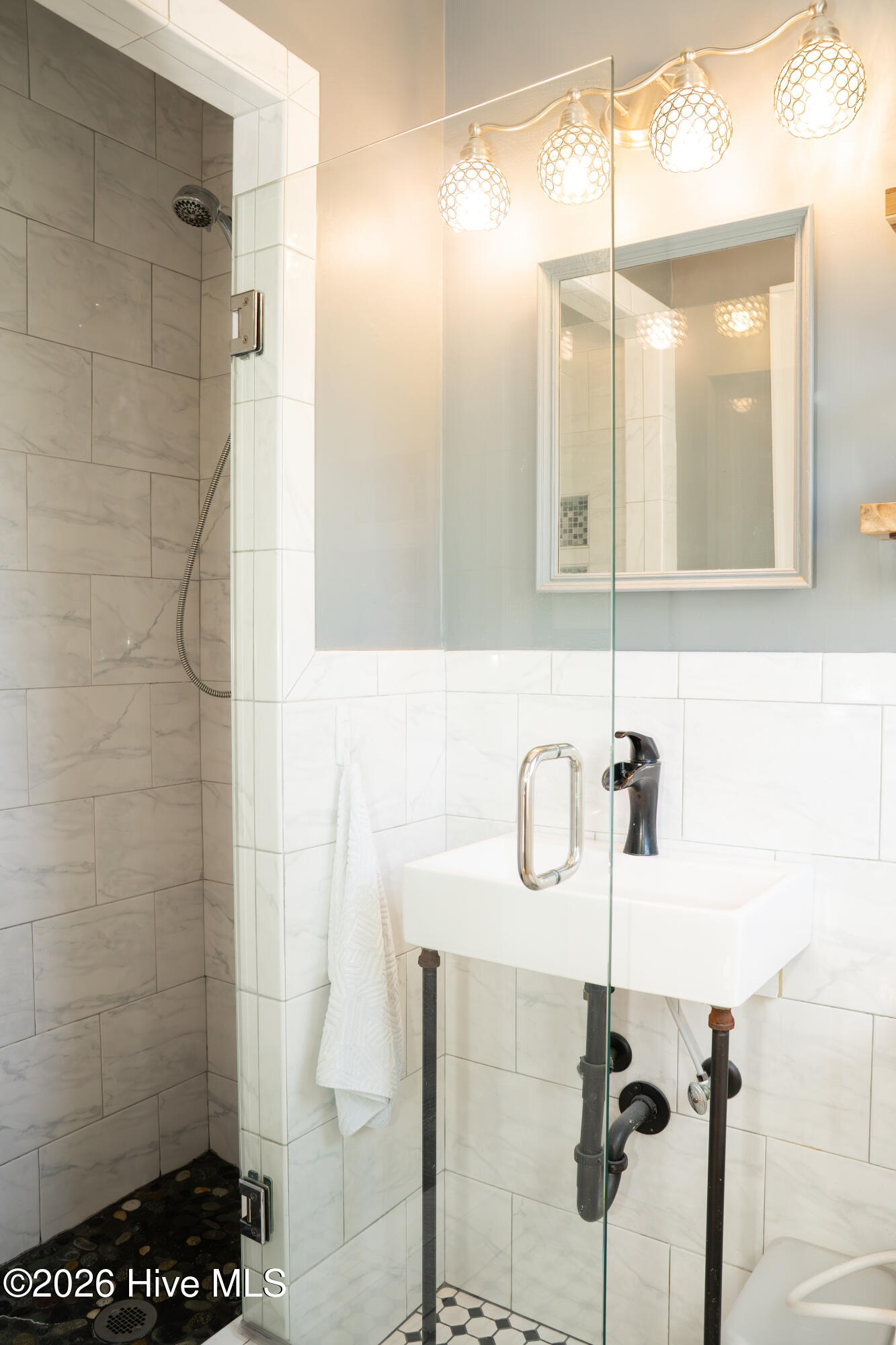 100558476 | Photo 44