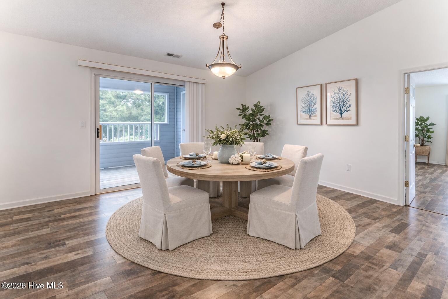 100539365 | Photo 12