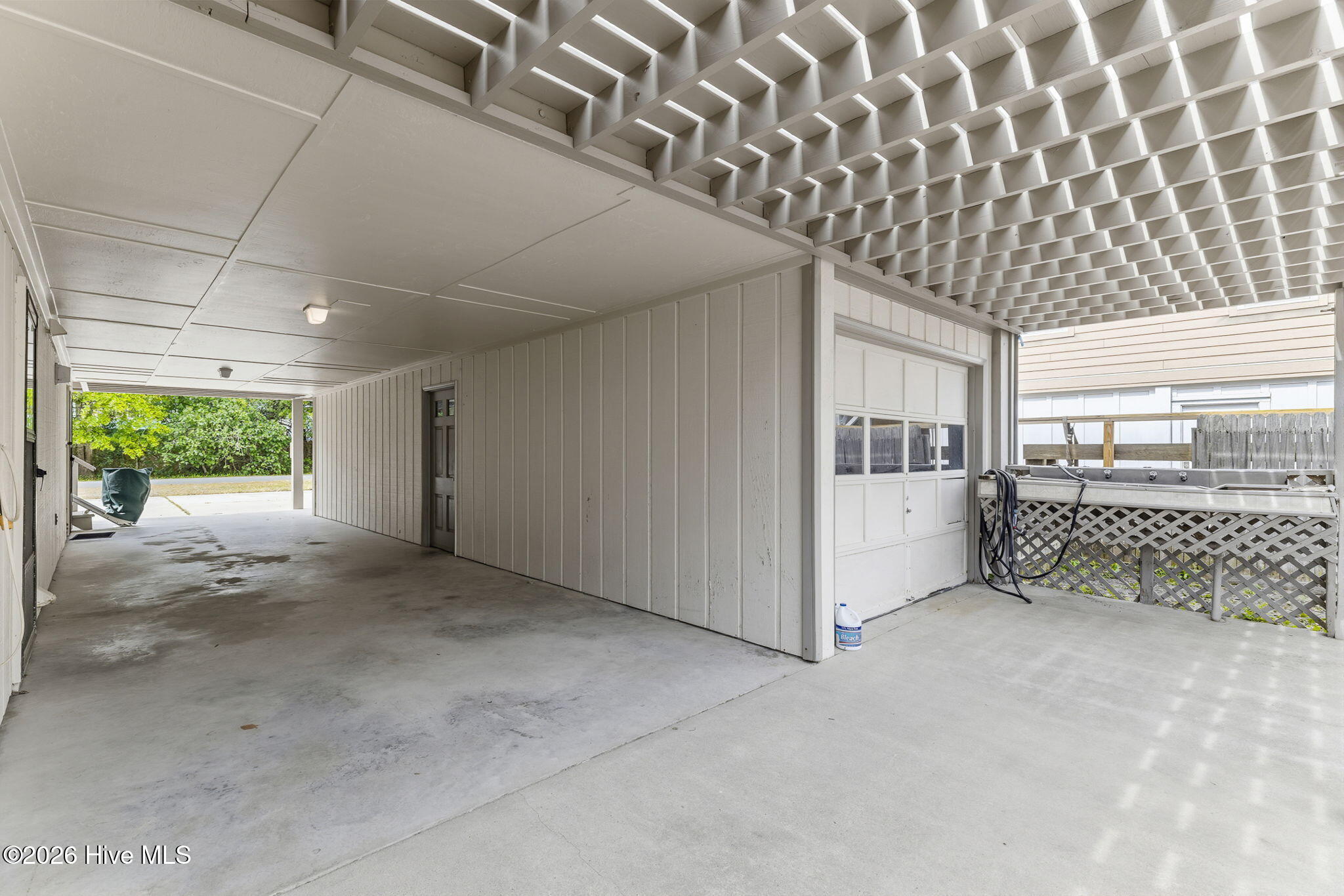 100565875 | Photo 41