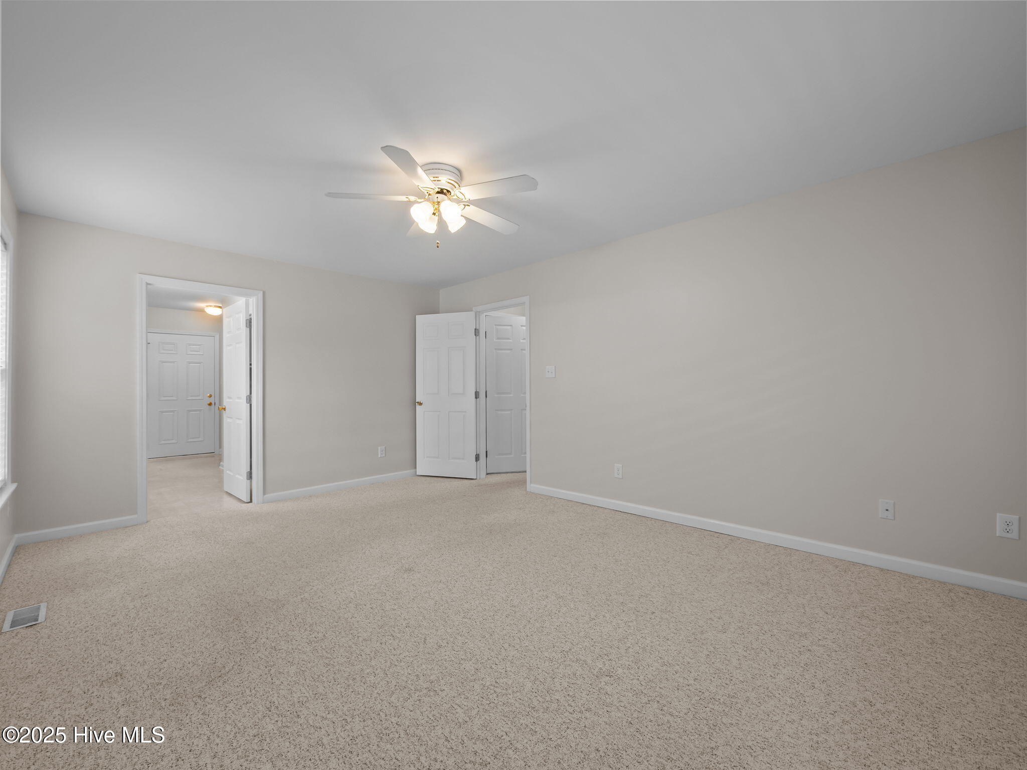 100536740 | Photo 17