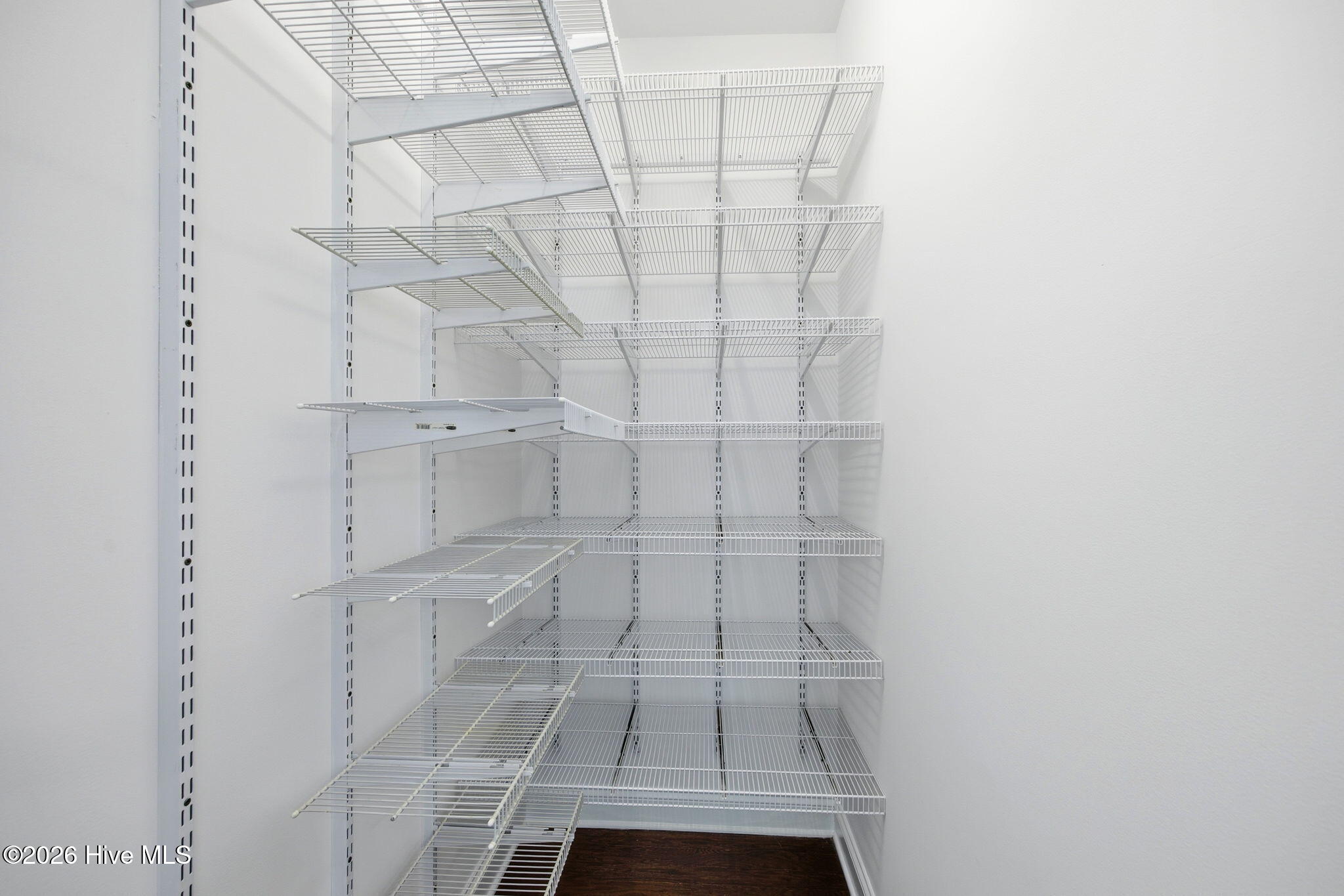 100569504 | Photo 18