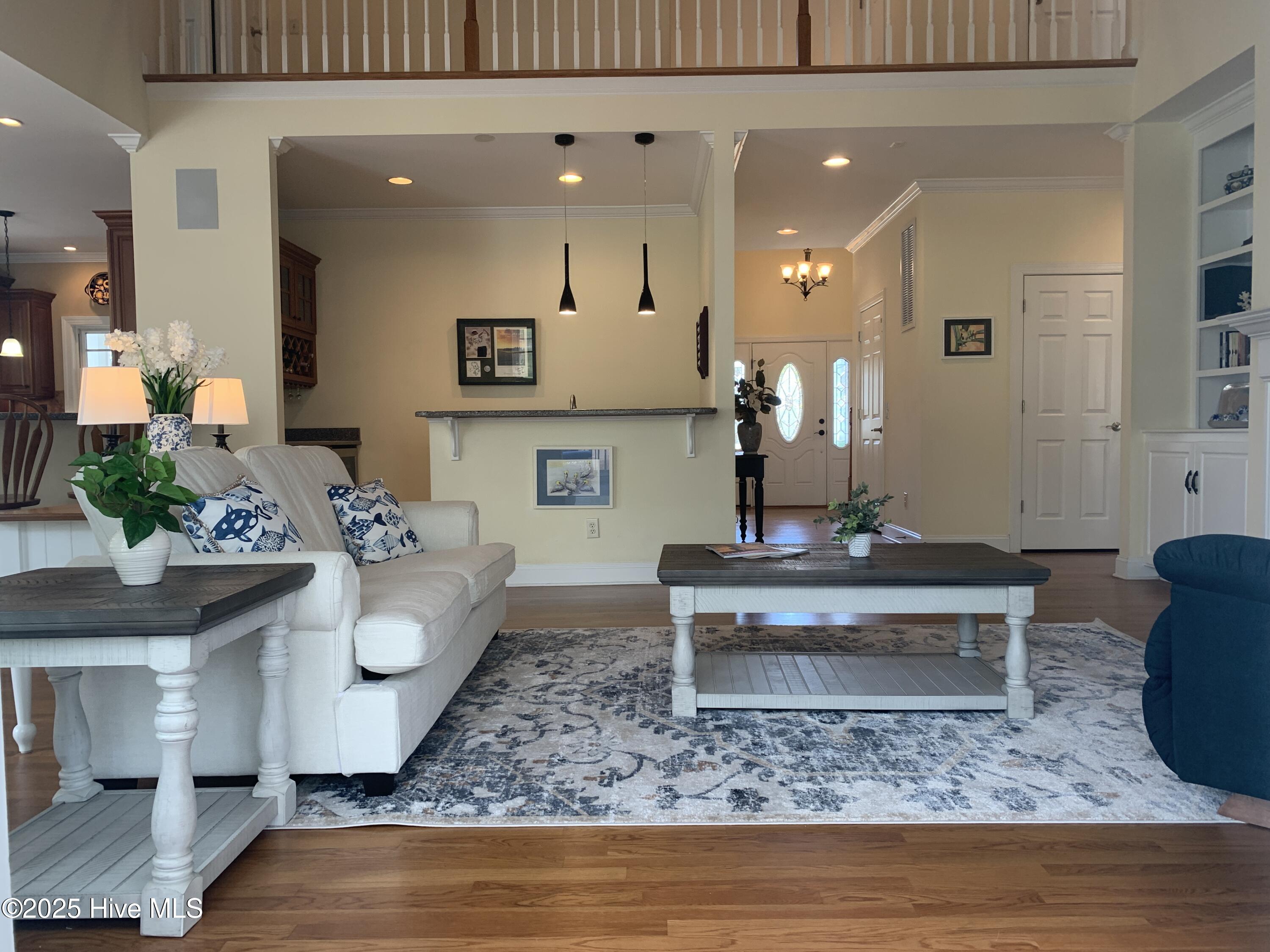 100493610 | Photo 41