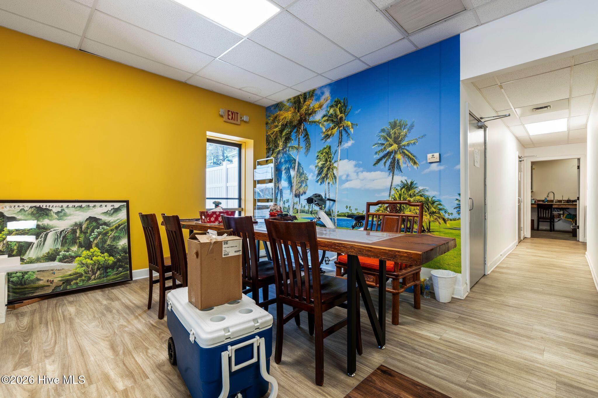 100550441 | Photo 24