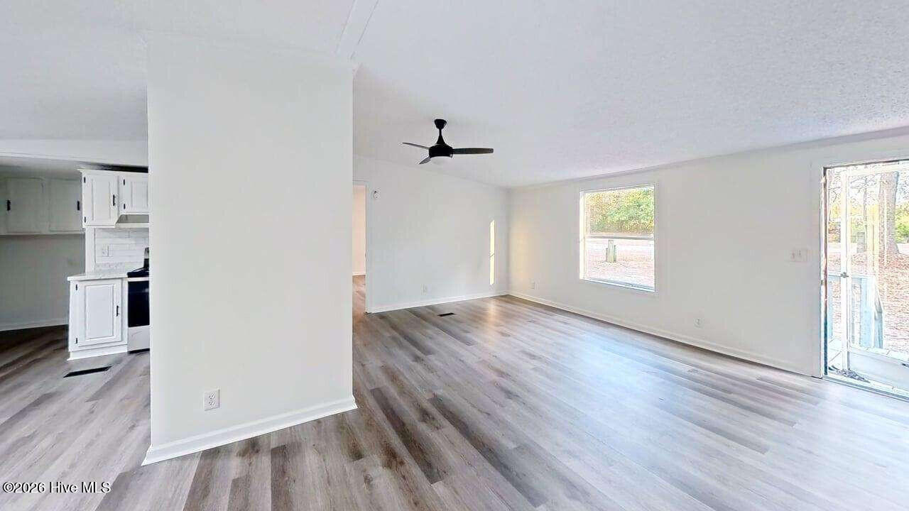 100554410 | Photo 16