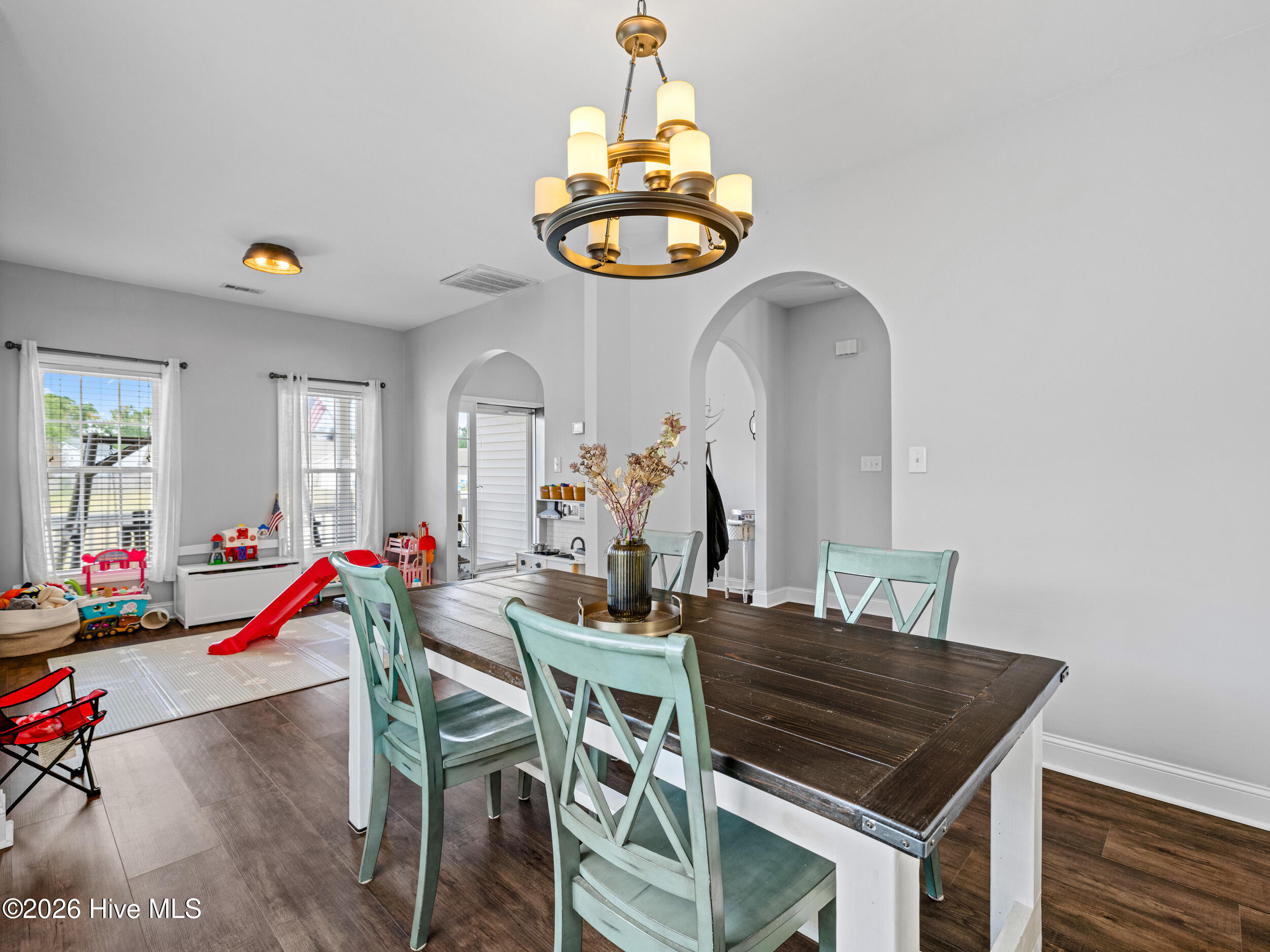 100566997 | Photo 16