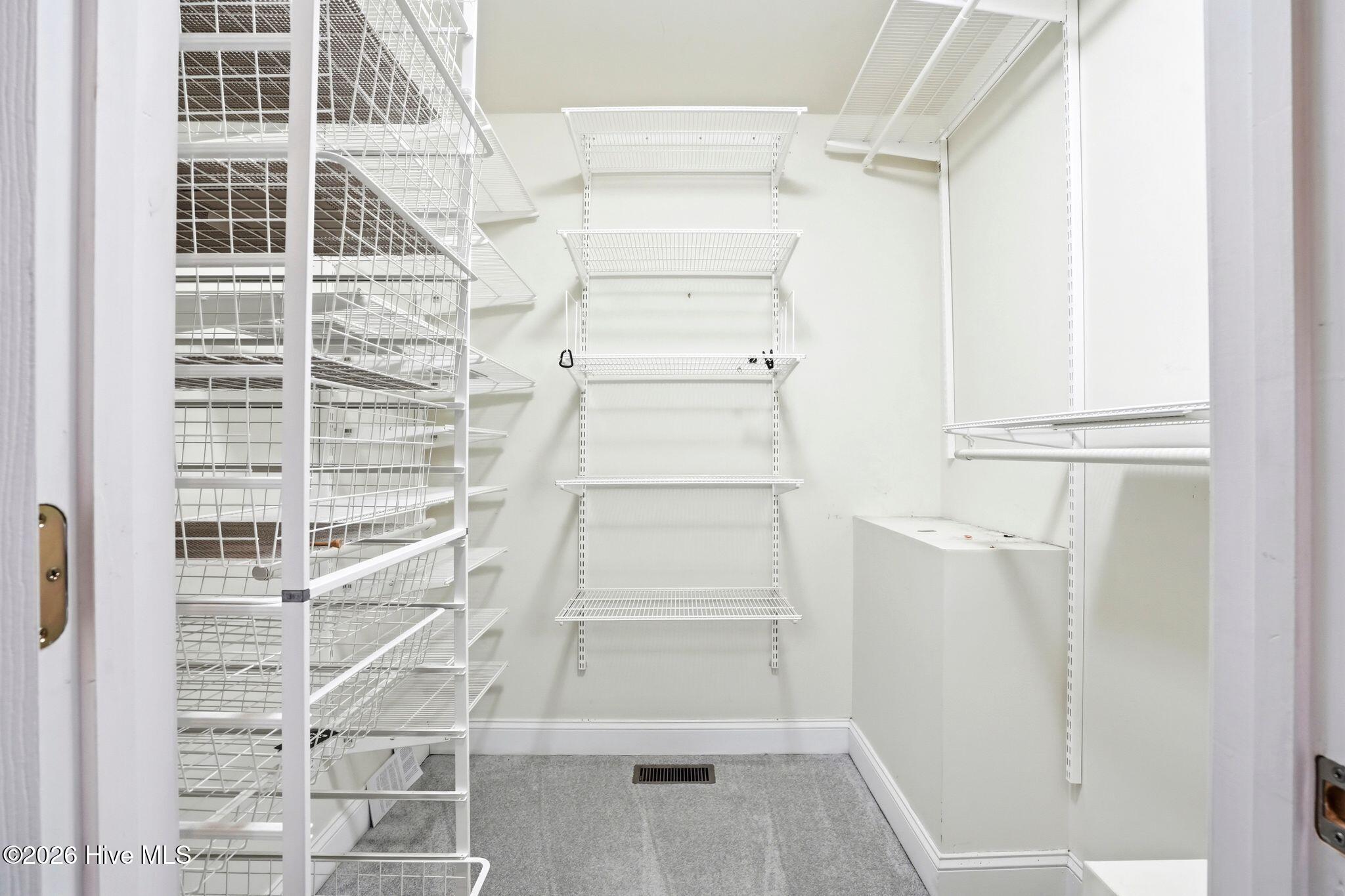 100563594 | Photo 43