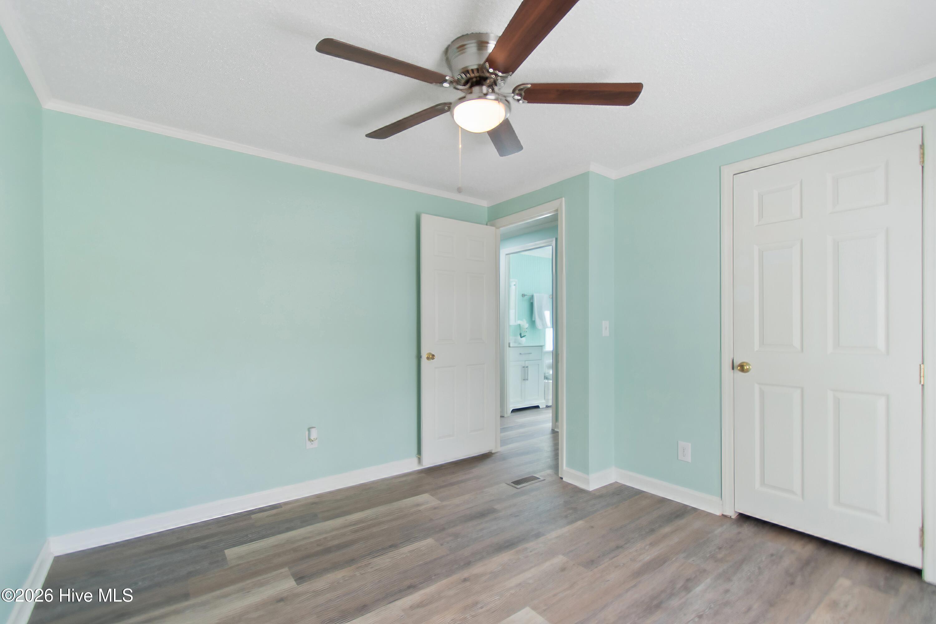 100566223 | Photo 37