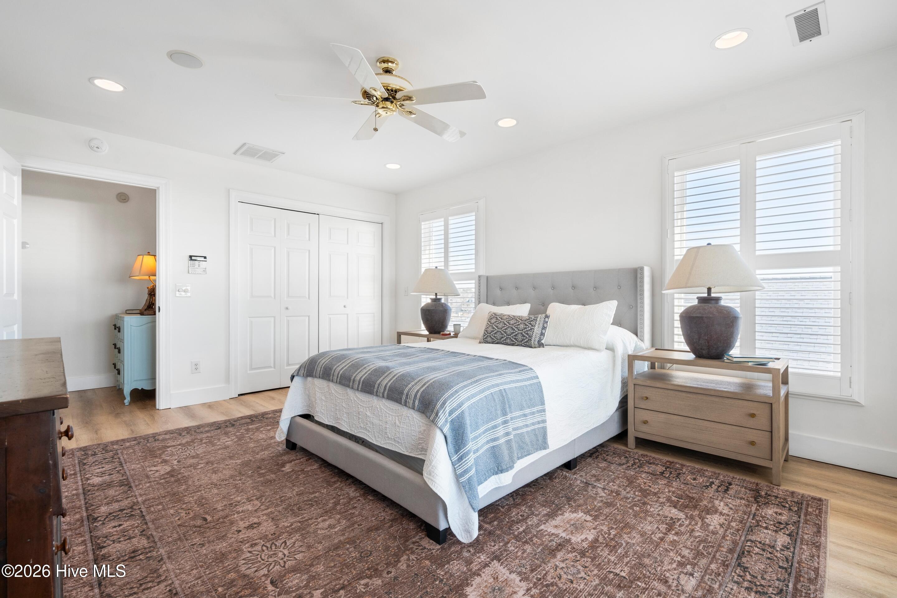 100549309 | Photo 54