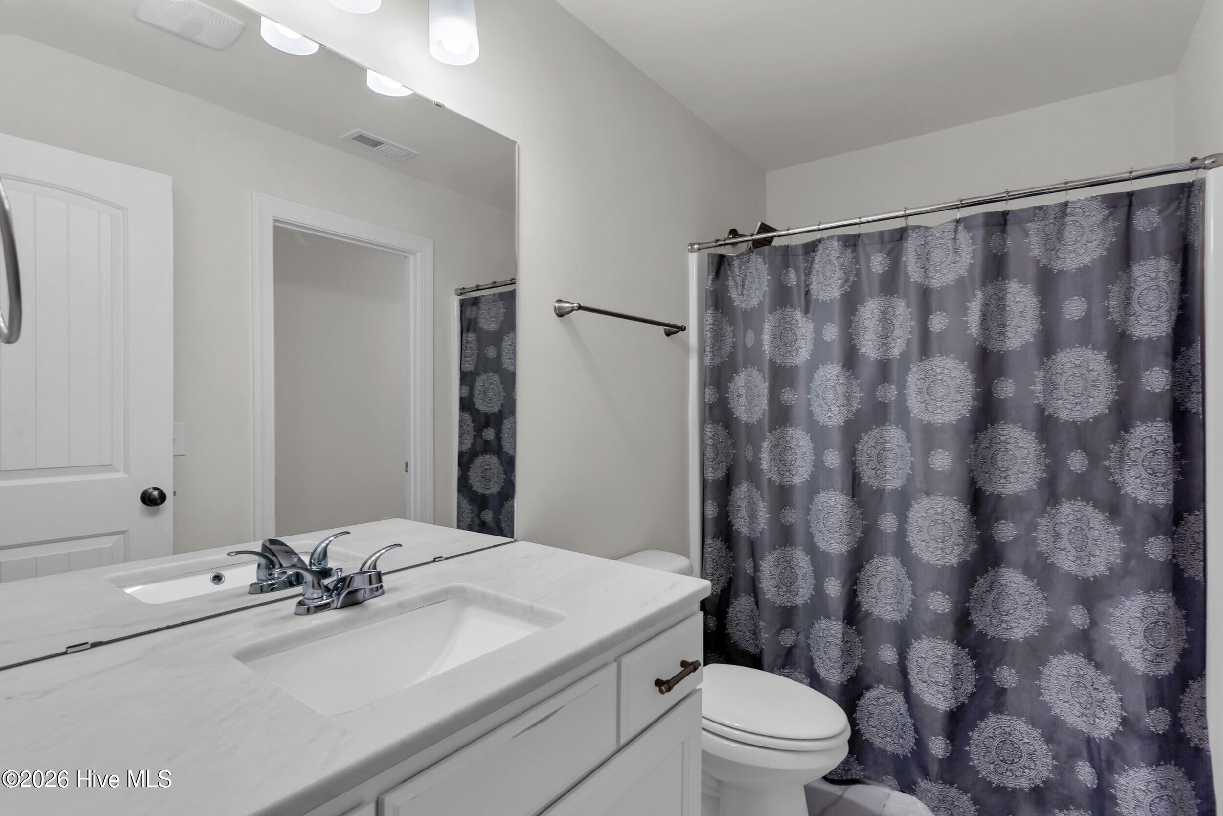 100548282 | Photo 19