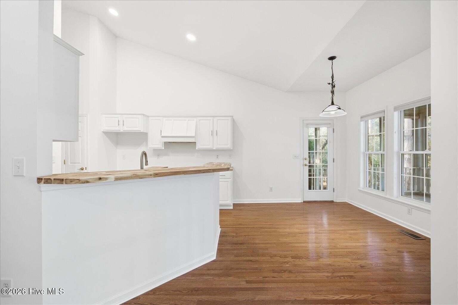 100548784 | Photo 15