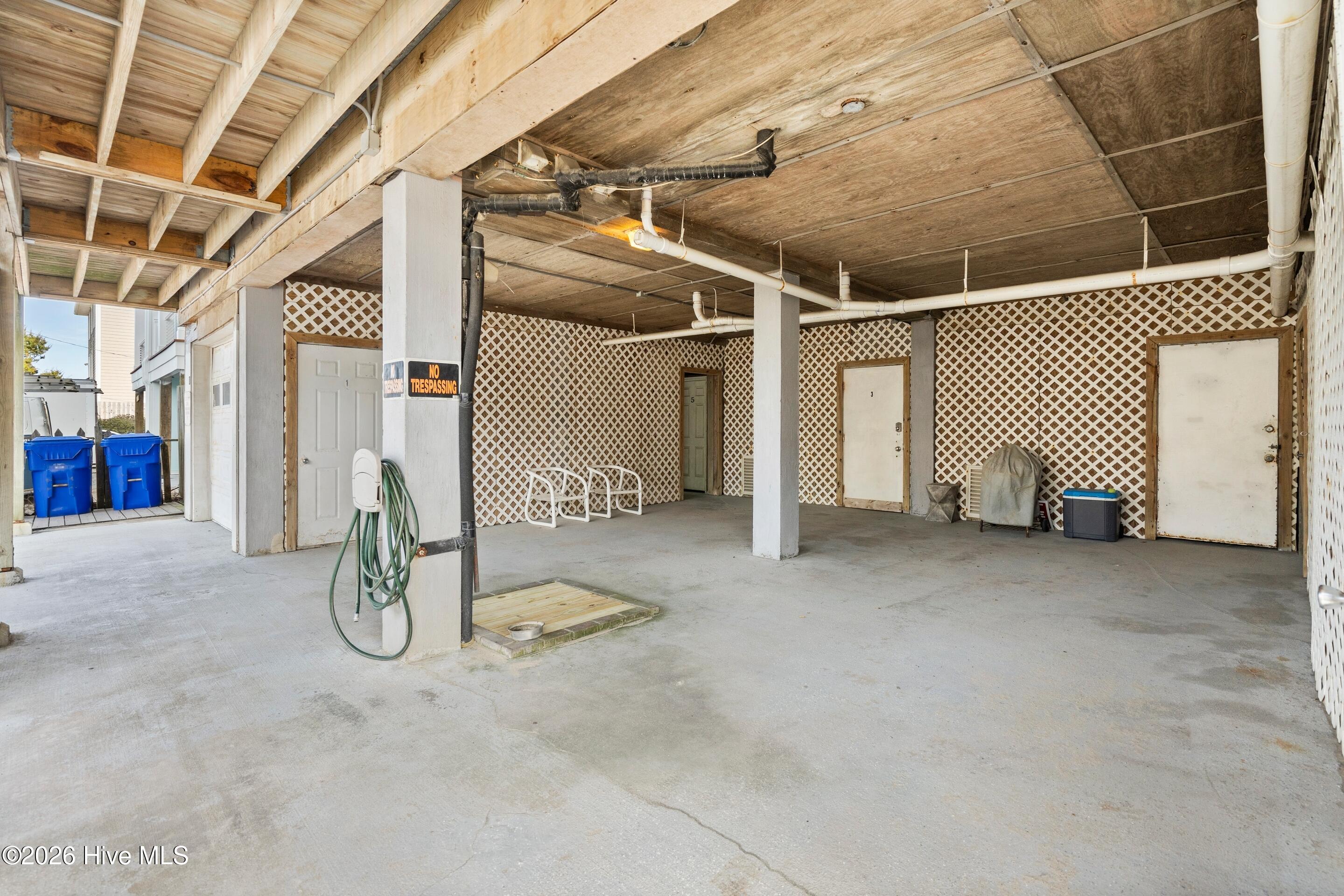 100549000 | Photo 43