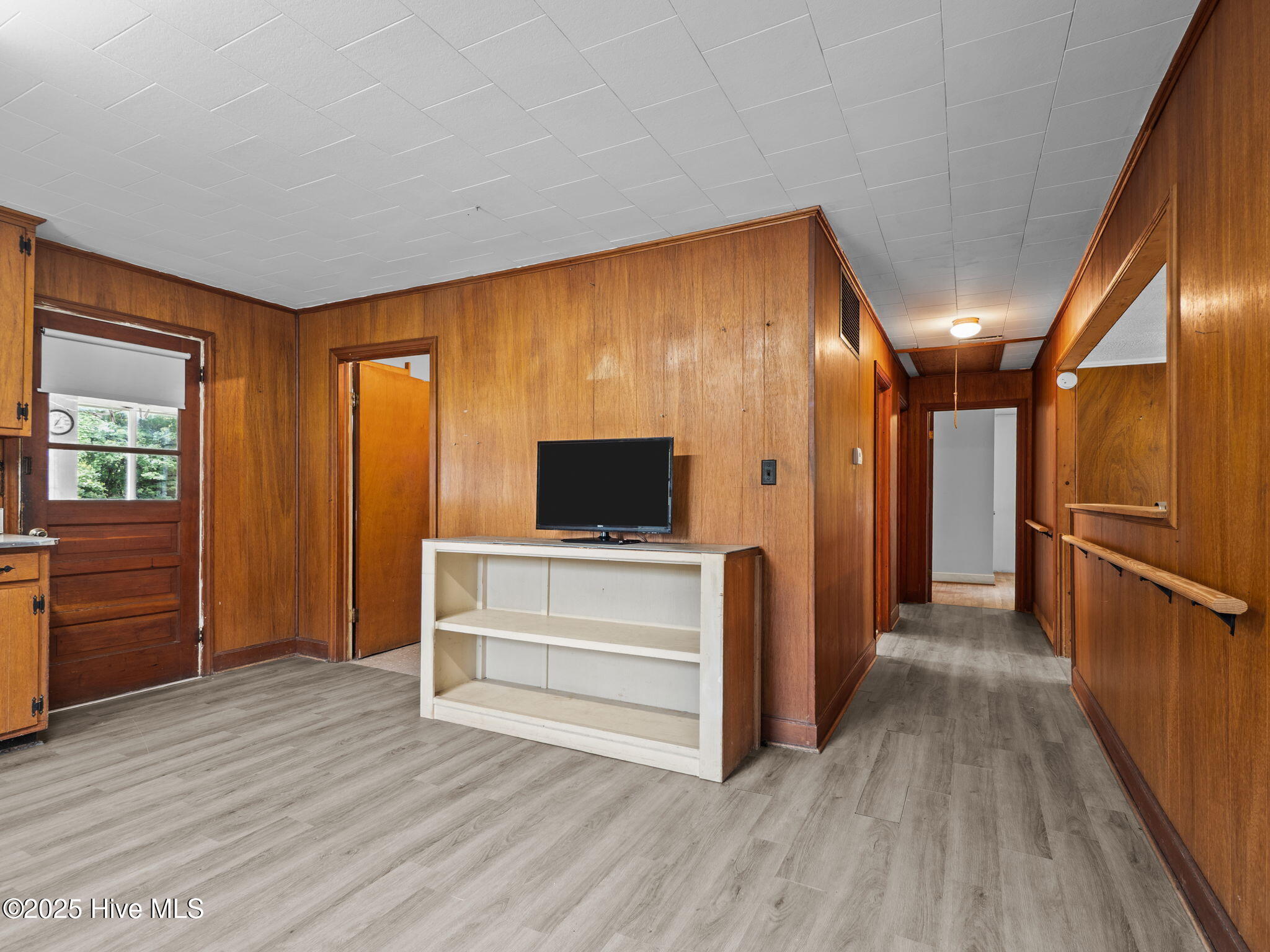 100548844 | Photo 18