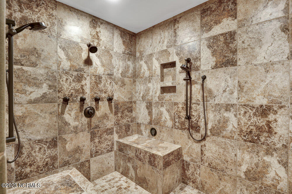 100489135 | Photo 15