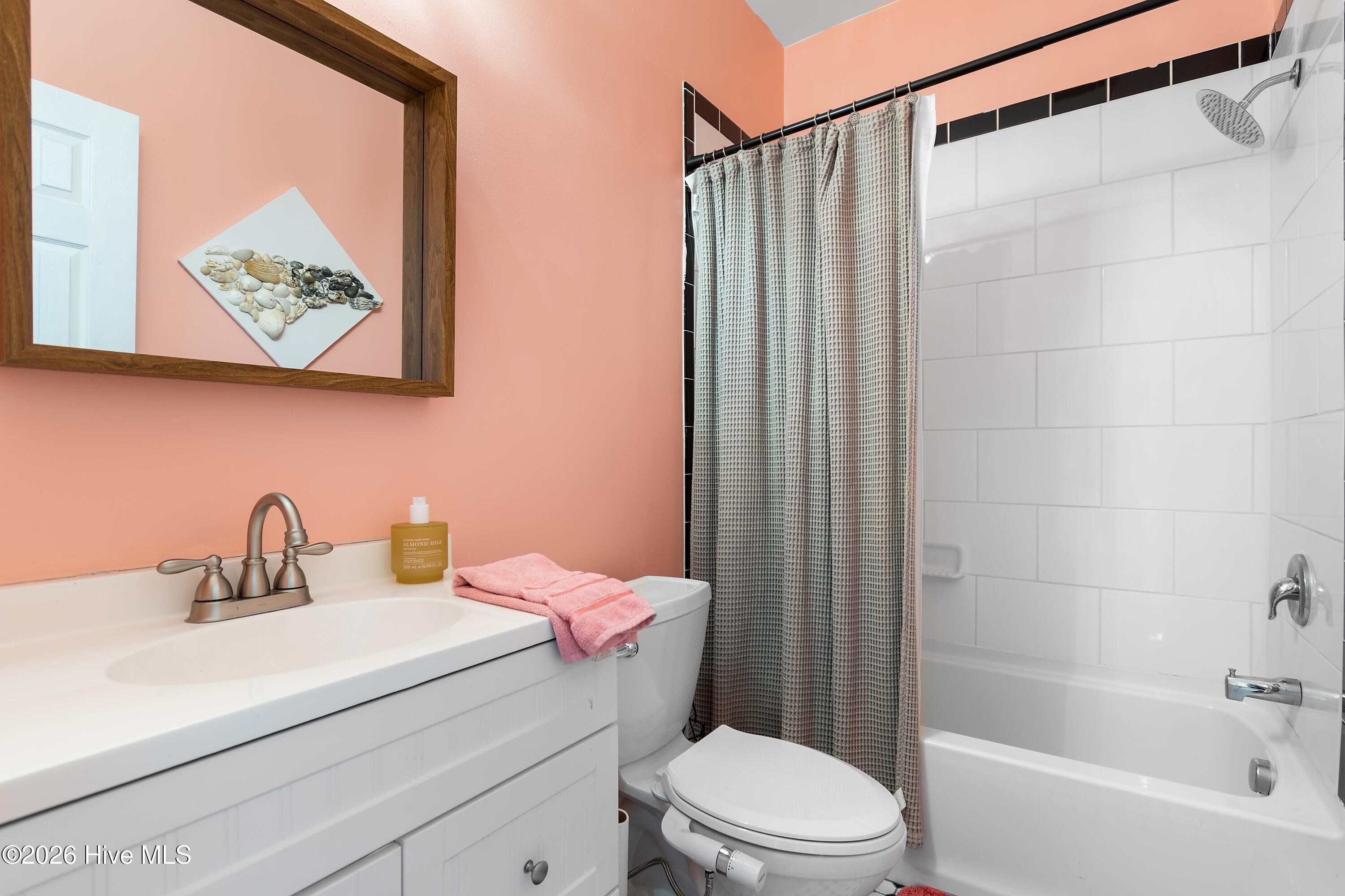 100568086 | Photo 18