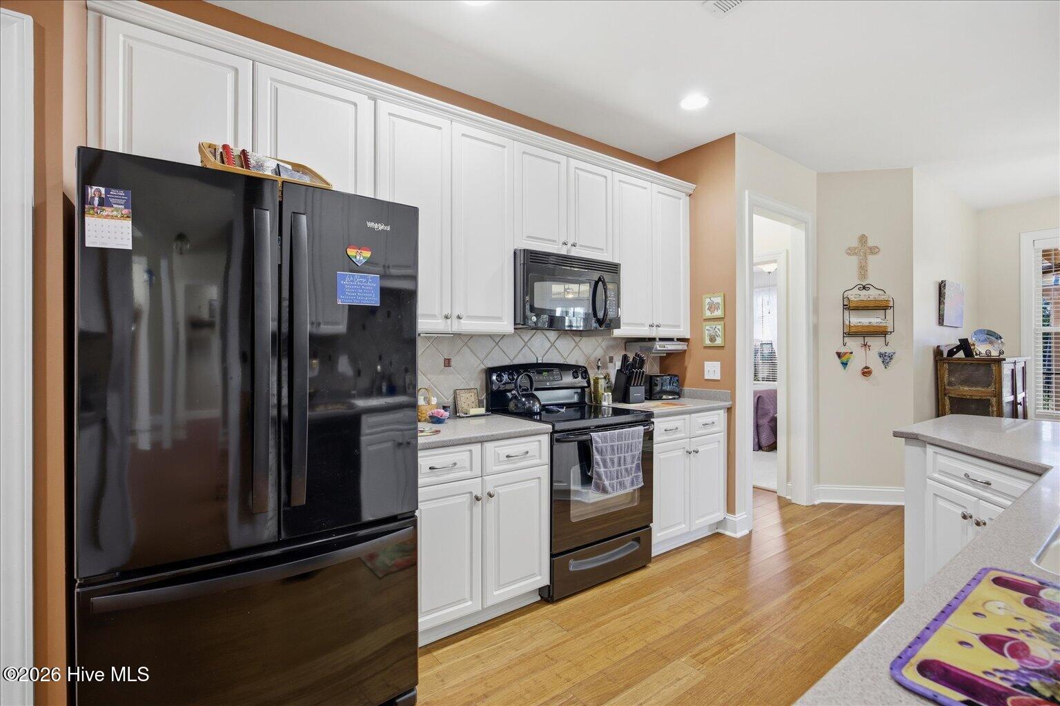 100560337 | Photo 16