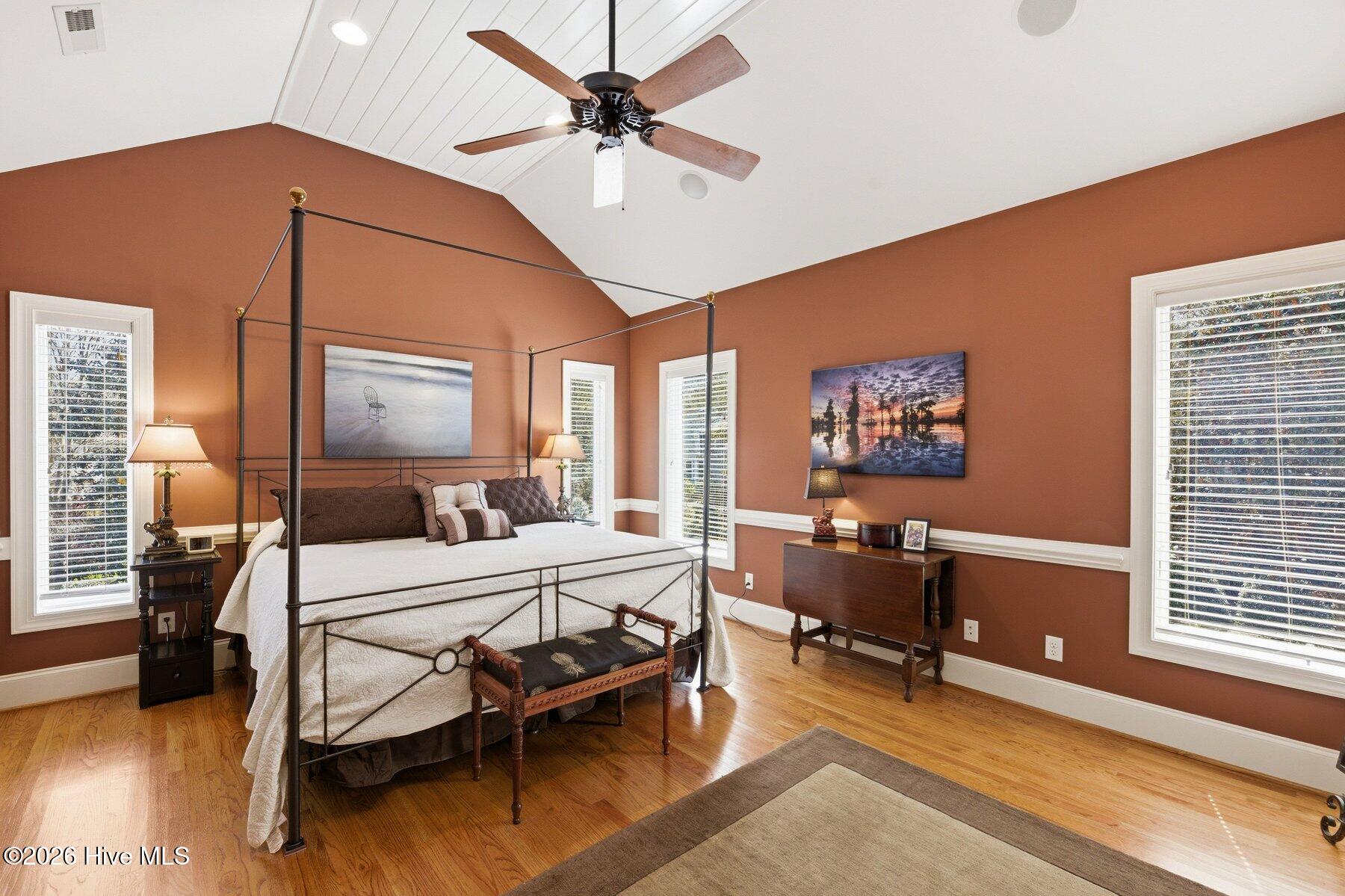 100562414 | Photo 33