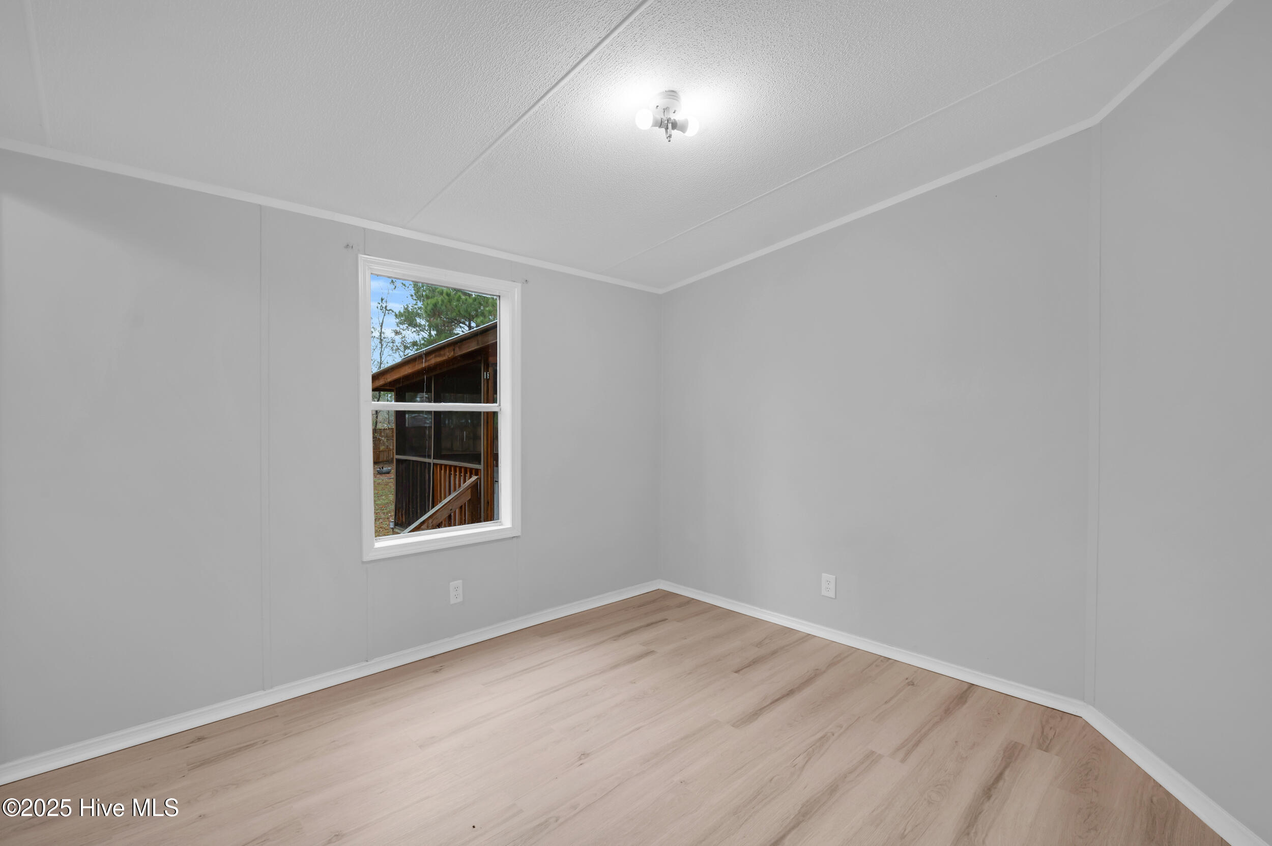 100534761 | Photo 26