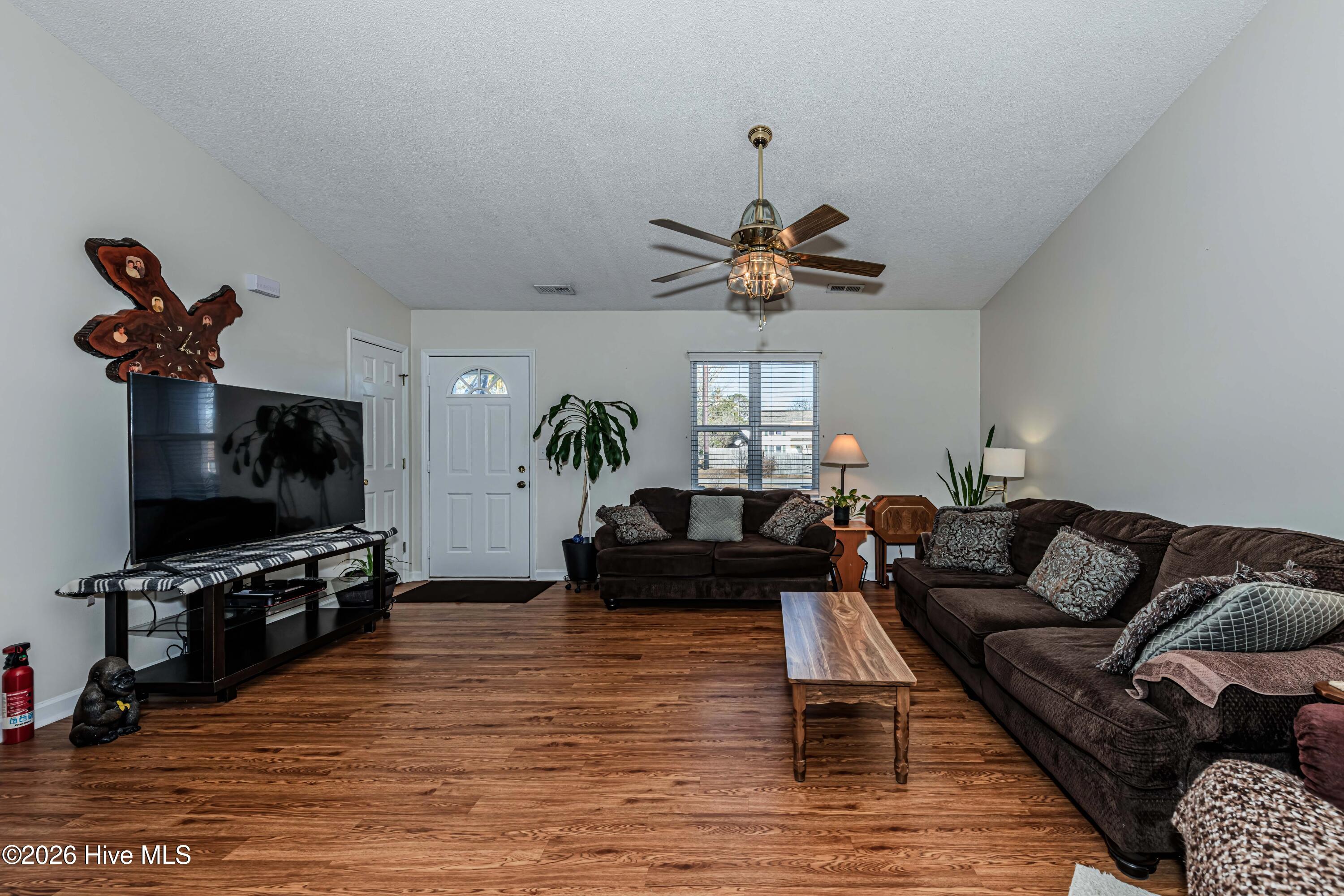 100550368 | Photo 10