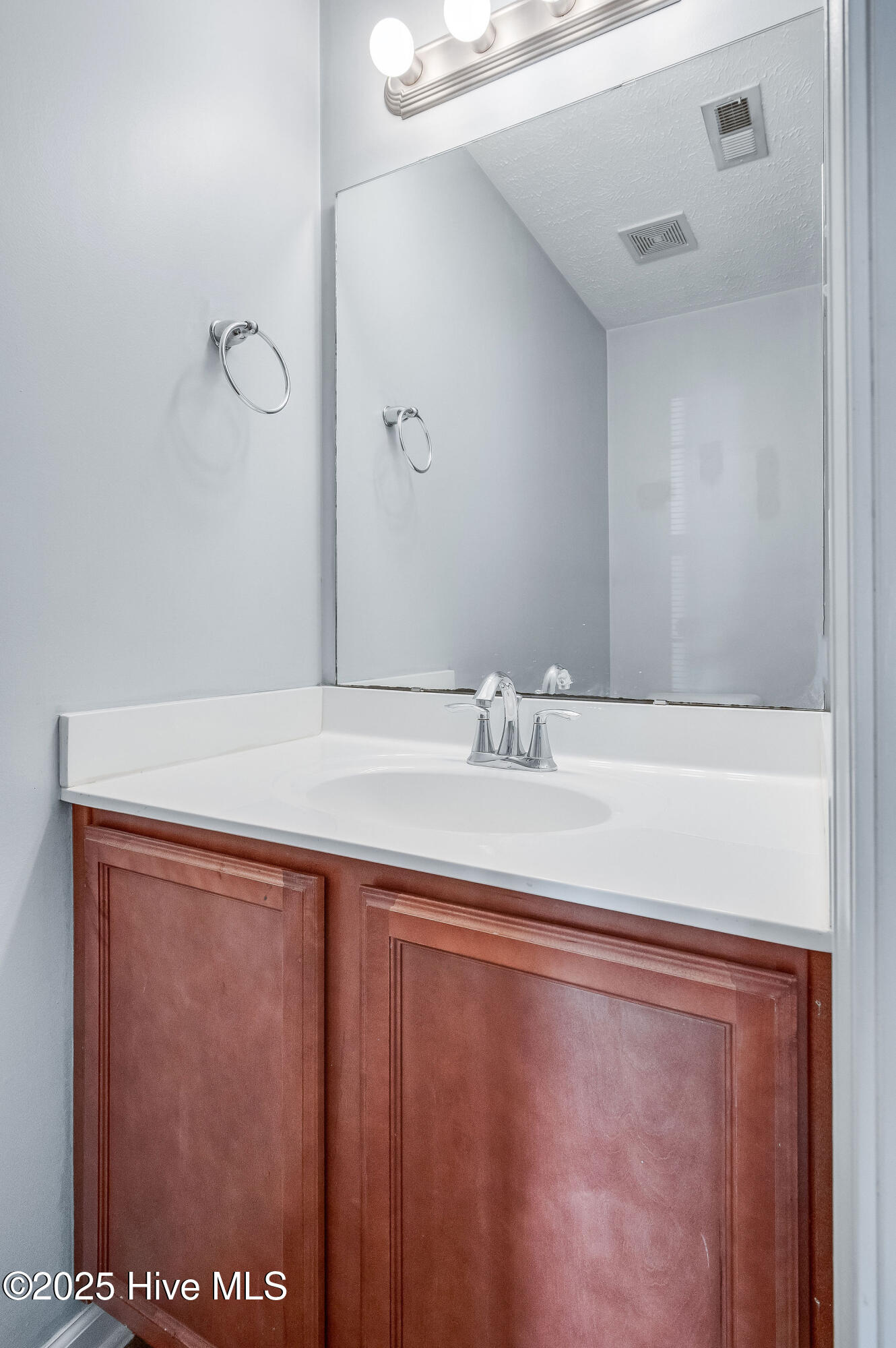 100541408 | Photo 15