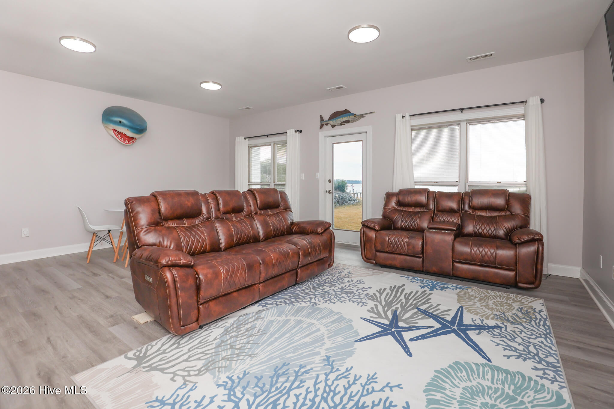 100556044 | Photo 53