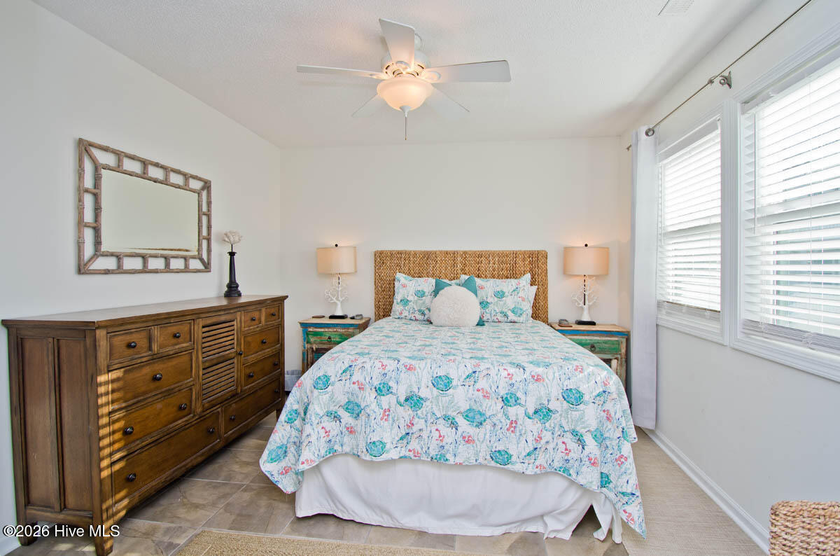 100560265 | Photo 16